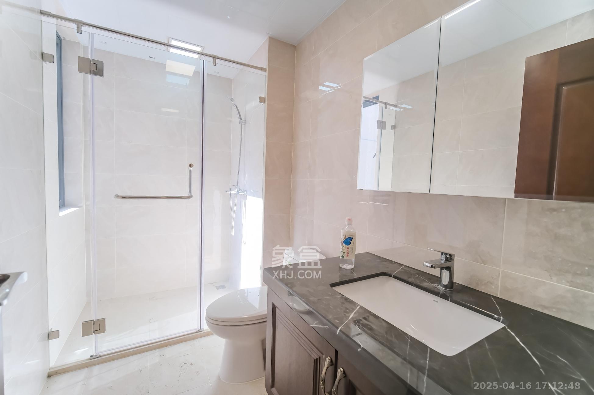 运达锦绣广场  5室2厅2卫    328.0万 运达锦绣广场  5室2厅2卫    328.0万卫生间