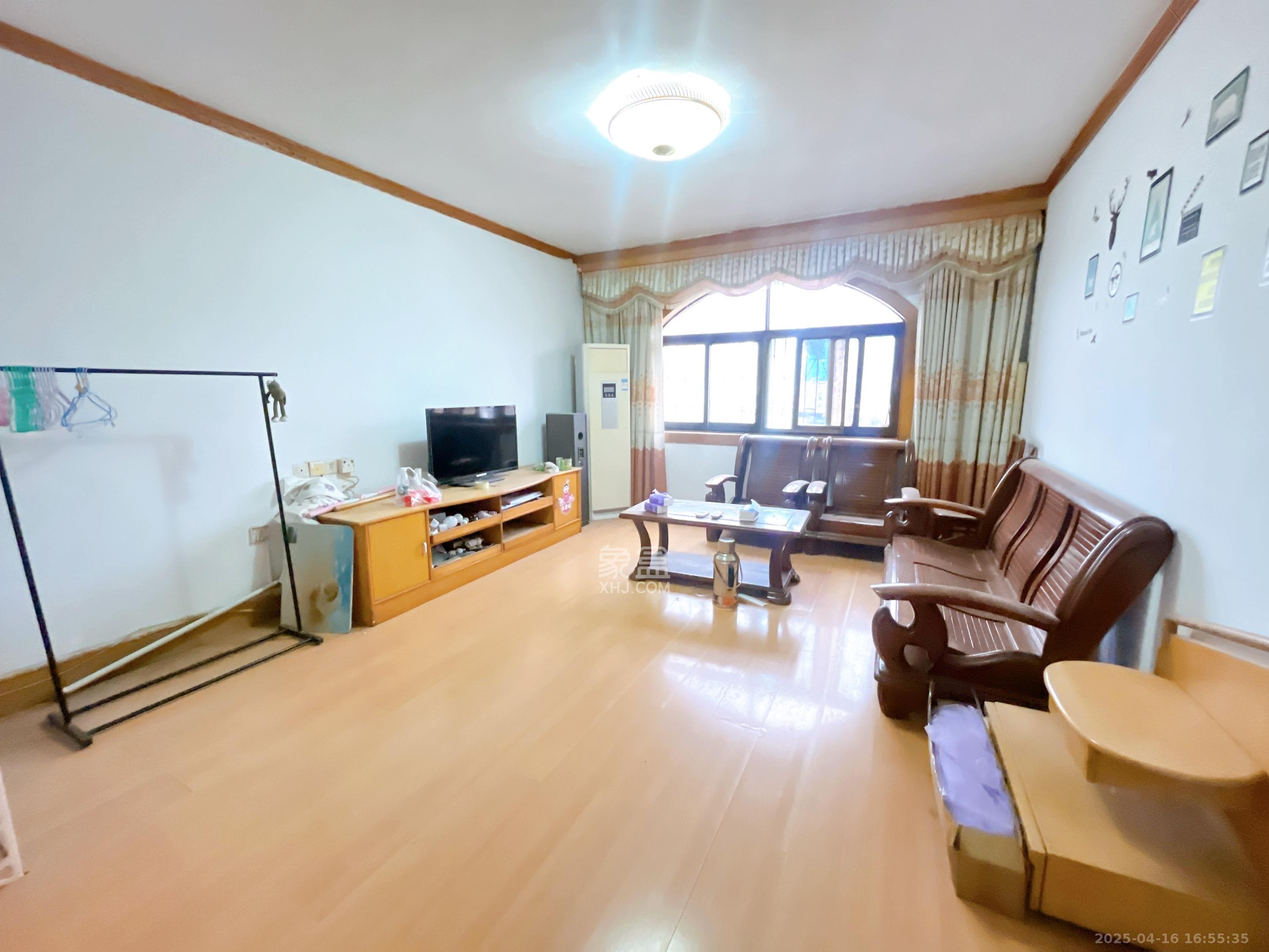 群芳园  3室2厅1卫   1800.00元/月室内图