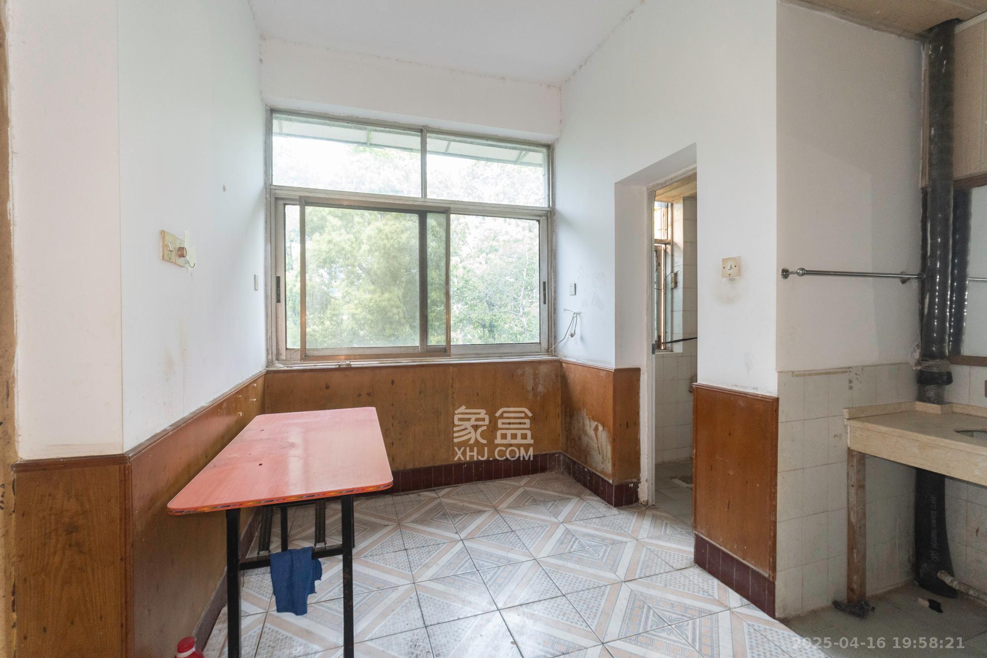 长沙县政府宿舍(星邻南苑) 3室2厅1卫 65.0万 长沙县政府宿舍(星邻南苑) 3室2厅1卫 65.0万客厅