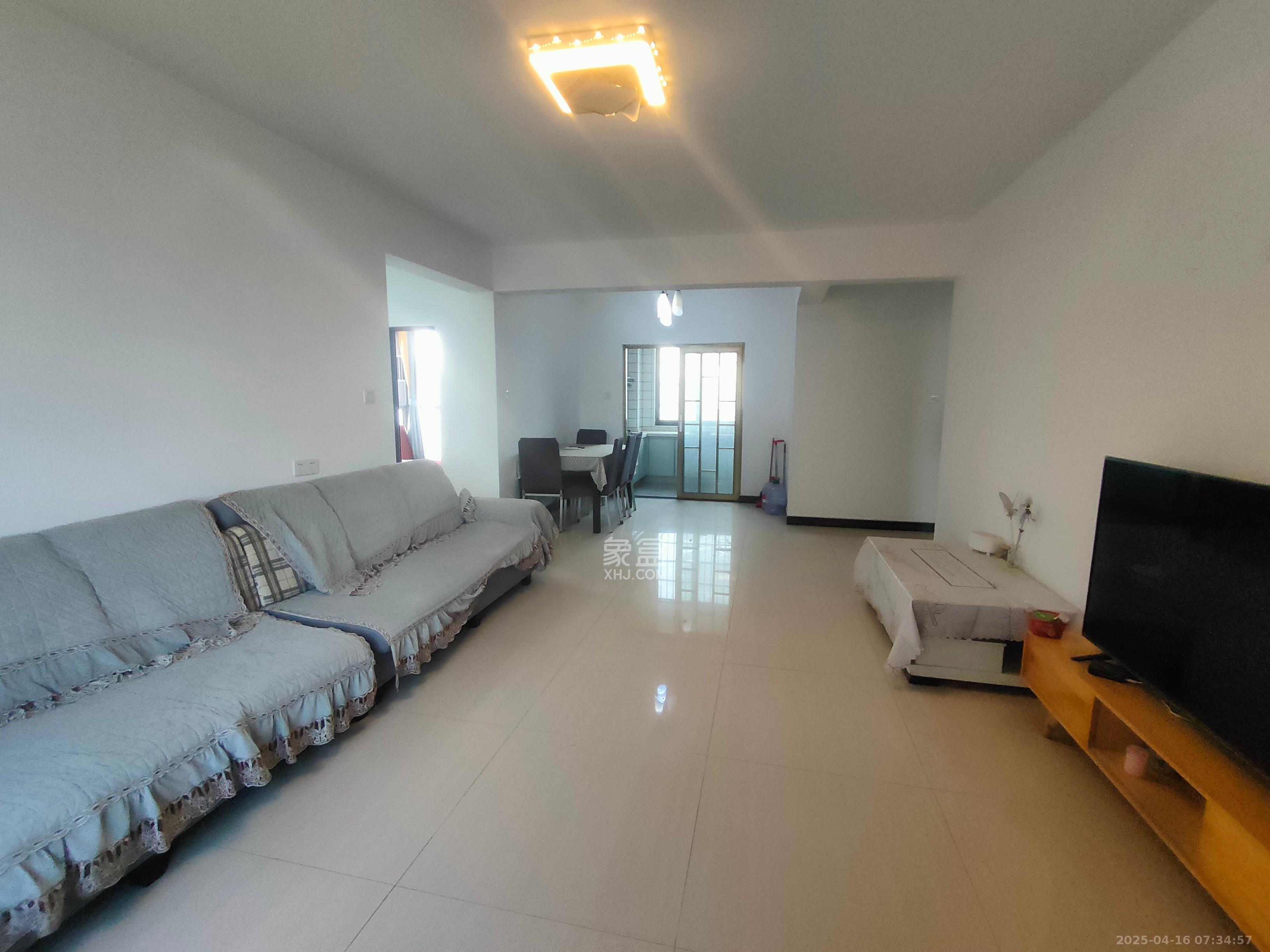 枫林雅苑(雷锋机电市场二期) 4室2厅2卫 2400.0元/月 枫林雅苑(雷锋机电市场二期) 4室2厅2卫 2400.0元/月室内图