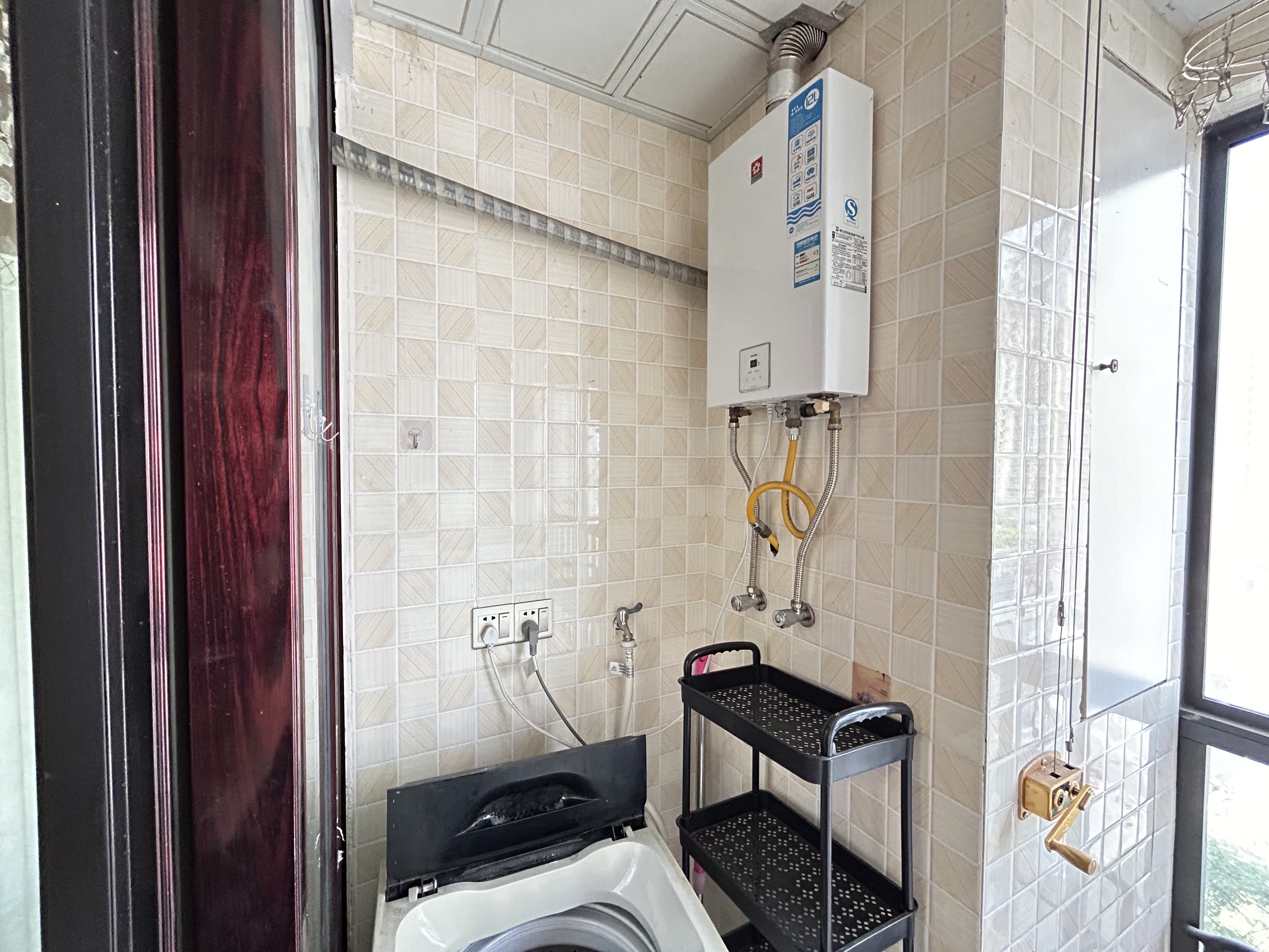 逸臣中央 1室1厅1卫 1200.0元/月 逸臣中央 1室1厅1卫 1200.0元/月室内图