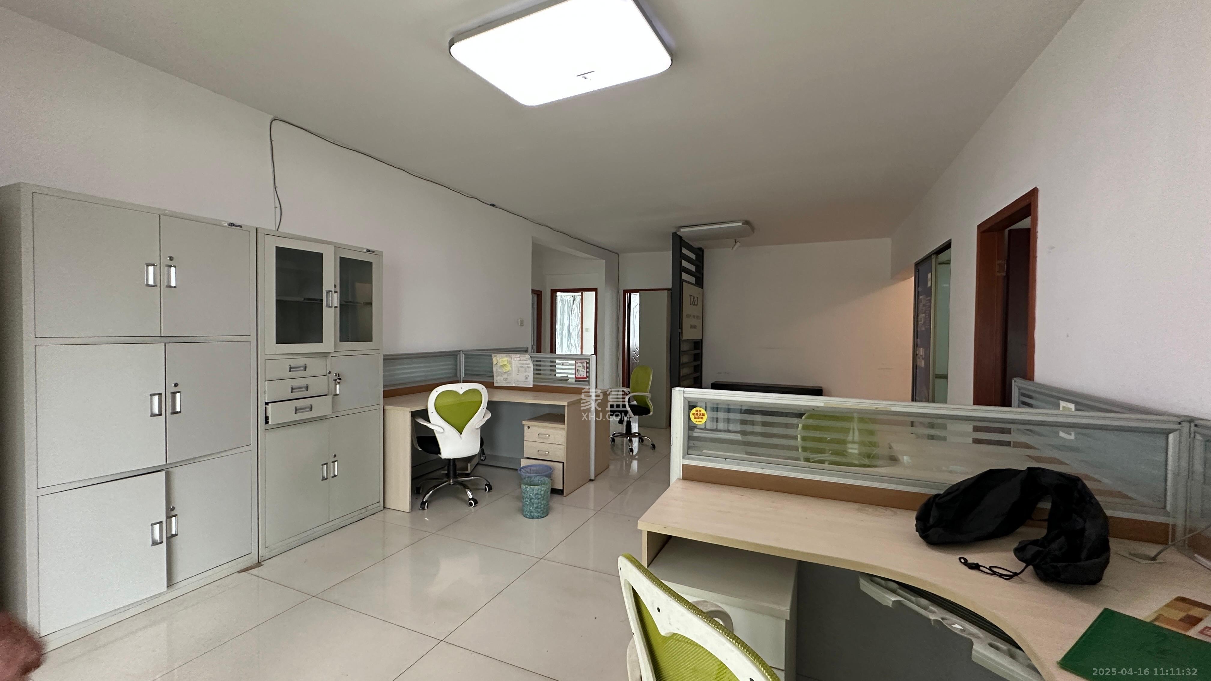 上东辛顿公寓 4室2厅2卫 3500.0元/月 上东辛顿公寓 4室2厅2卫 3500.0元/月室内图