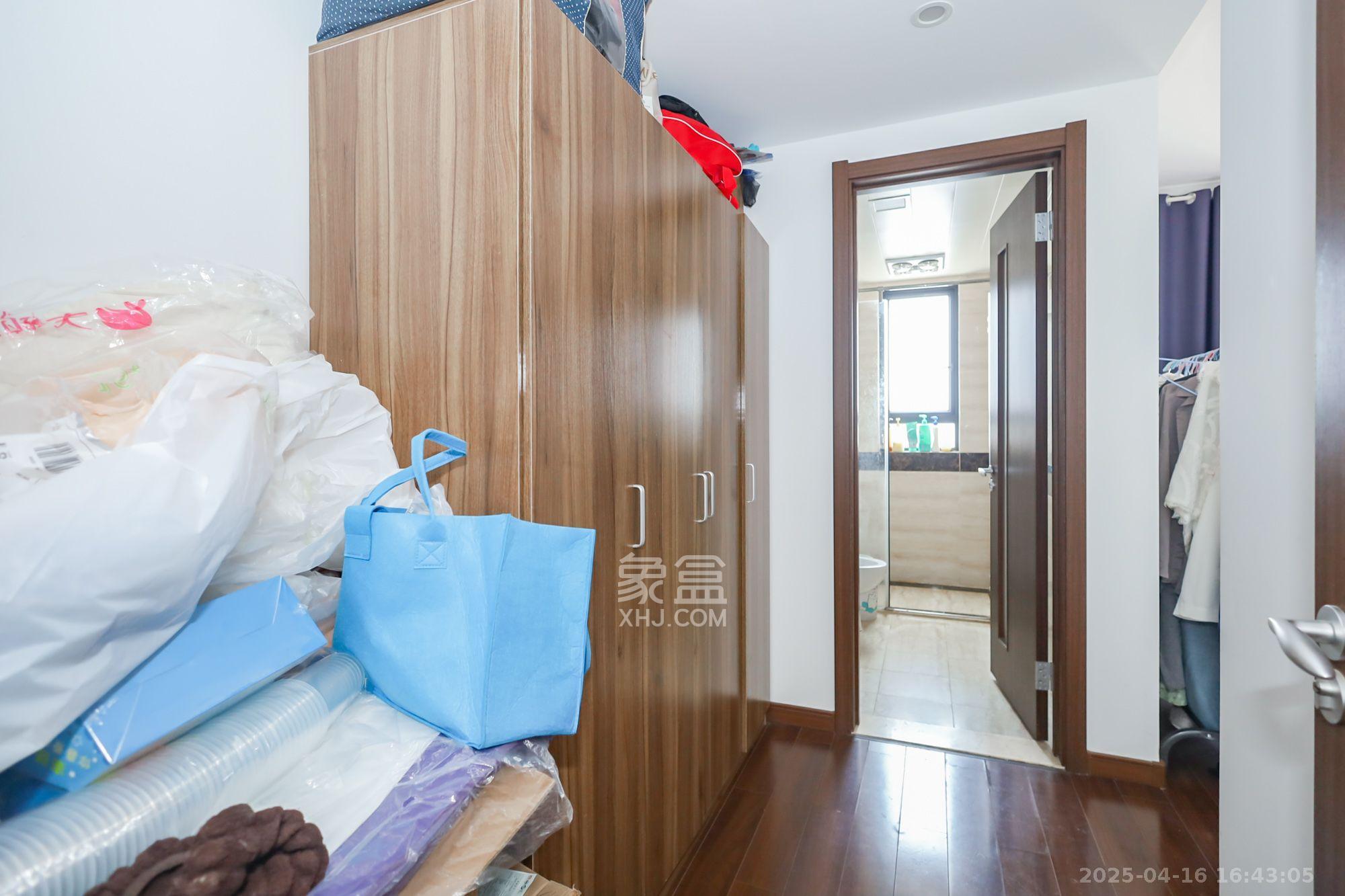 万科里金域国际 3室2厅2卫 3500.0元/月 万科里金域国际 3室2厅2卫 3500.0元/月室内图