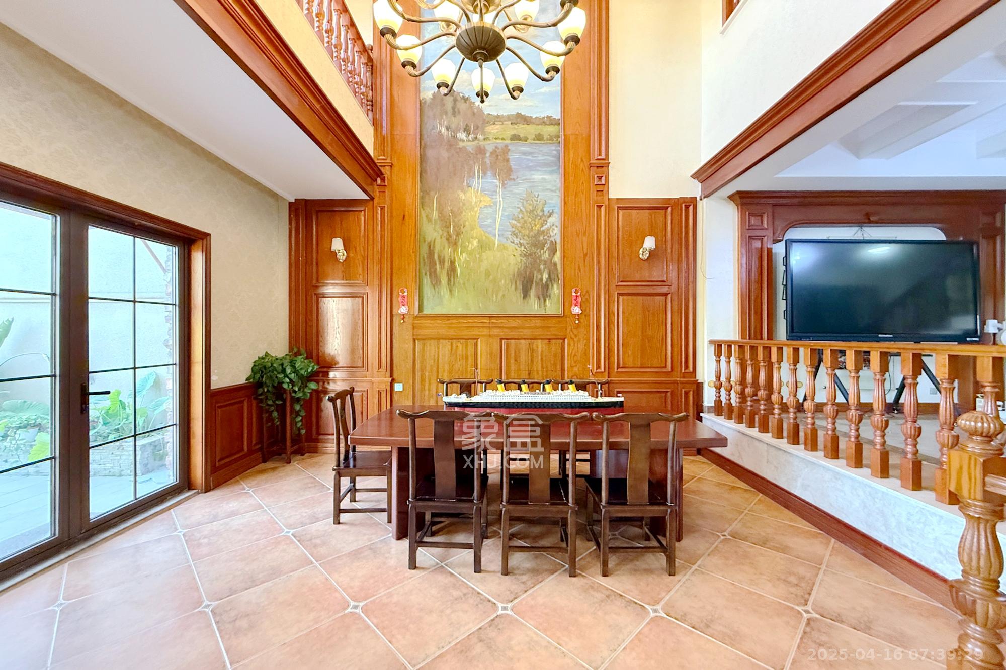 金地三千府(金地湖山樾、金地自在城) 5室3厅4卫 498.0万 金地三千府(金地湖山樾、金地自在城) 5室3厅4卫 498.0万客厅