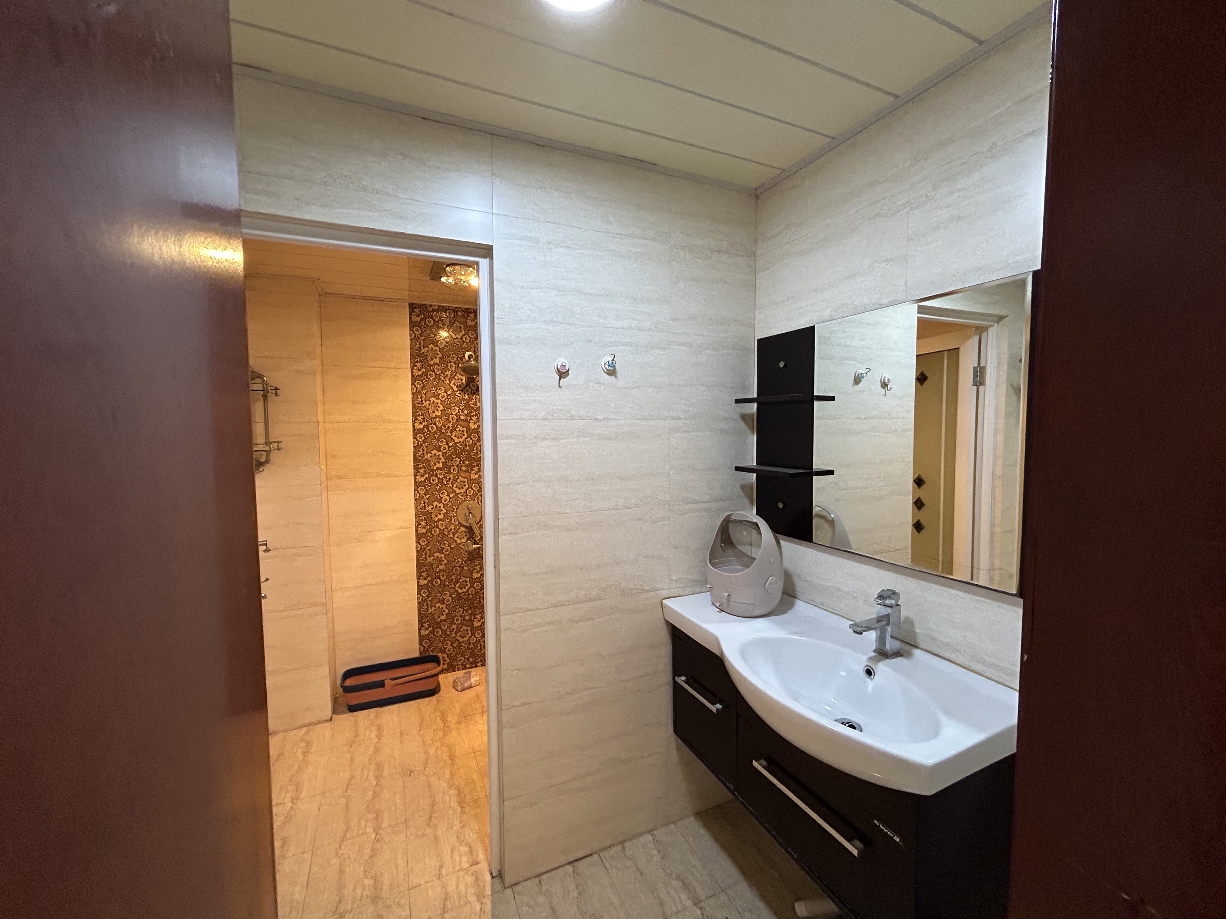 市委四号院 4室2厅2卫 1800.00元/月 市委四号院 4室2厅2卫 1800.00元/月室内图