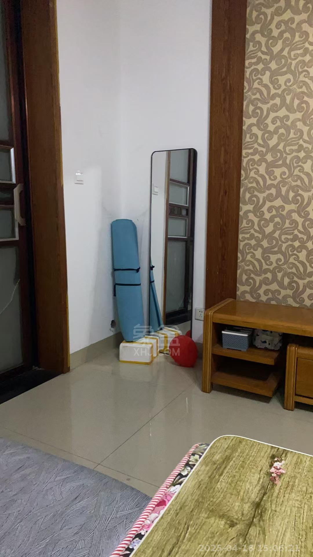 尚峰公寓 3室2厅1卫 1300.0元/月 尚峰公寓 3室2厅1卫 1300.0元/月室内图