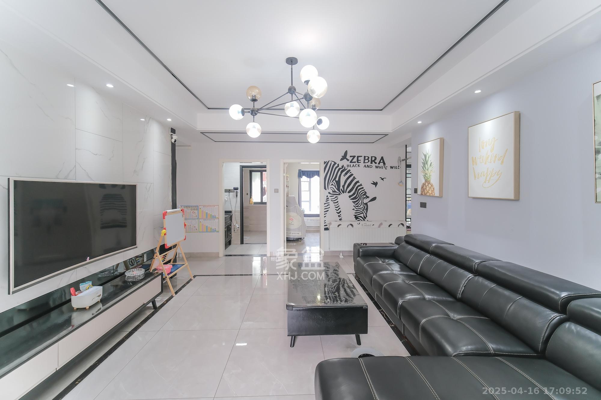 荣盛花语城  4室2厅2卫    126.0万 荣盛花语城  4室2厅2卫    126.0万客厅