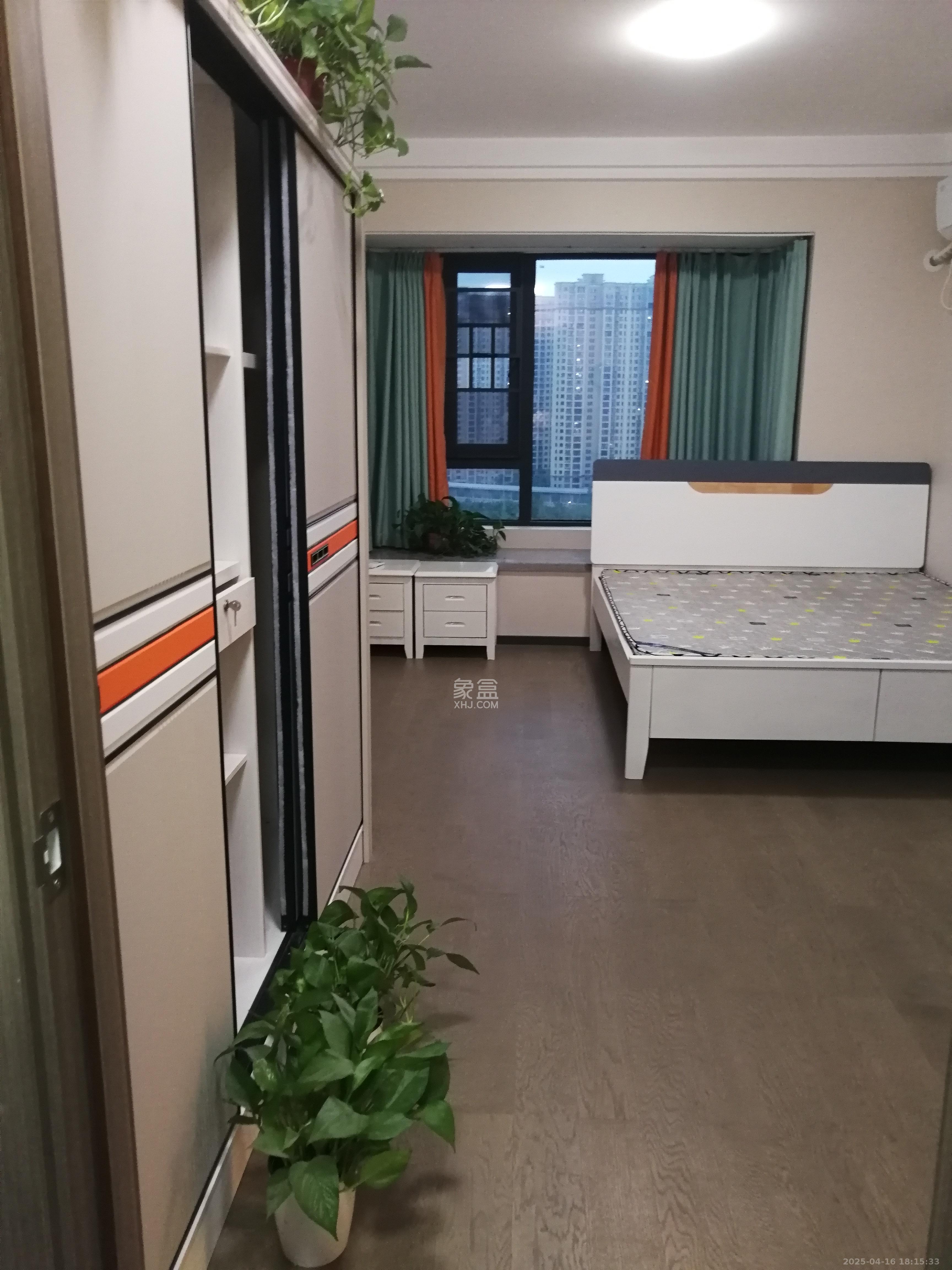 中海阅麓山一期  3室2厅2卫   3600.00元/月室内图