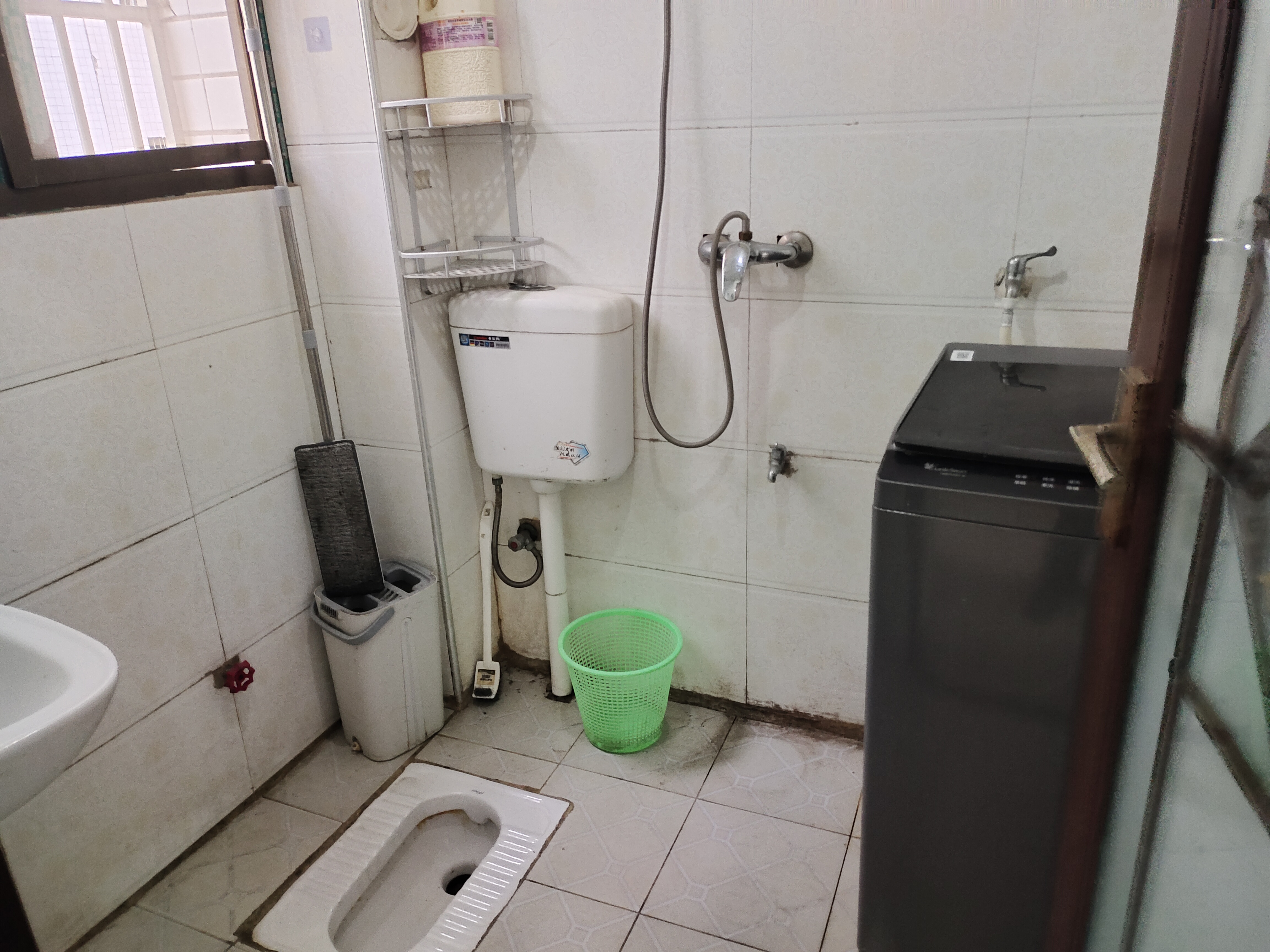 罗家小区西区 1室1厅1卫 550.0元/月 罗家小区西区 1室1厅1卫 550.0元/月室内图