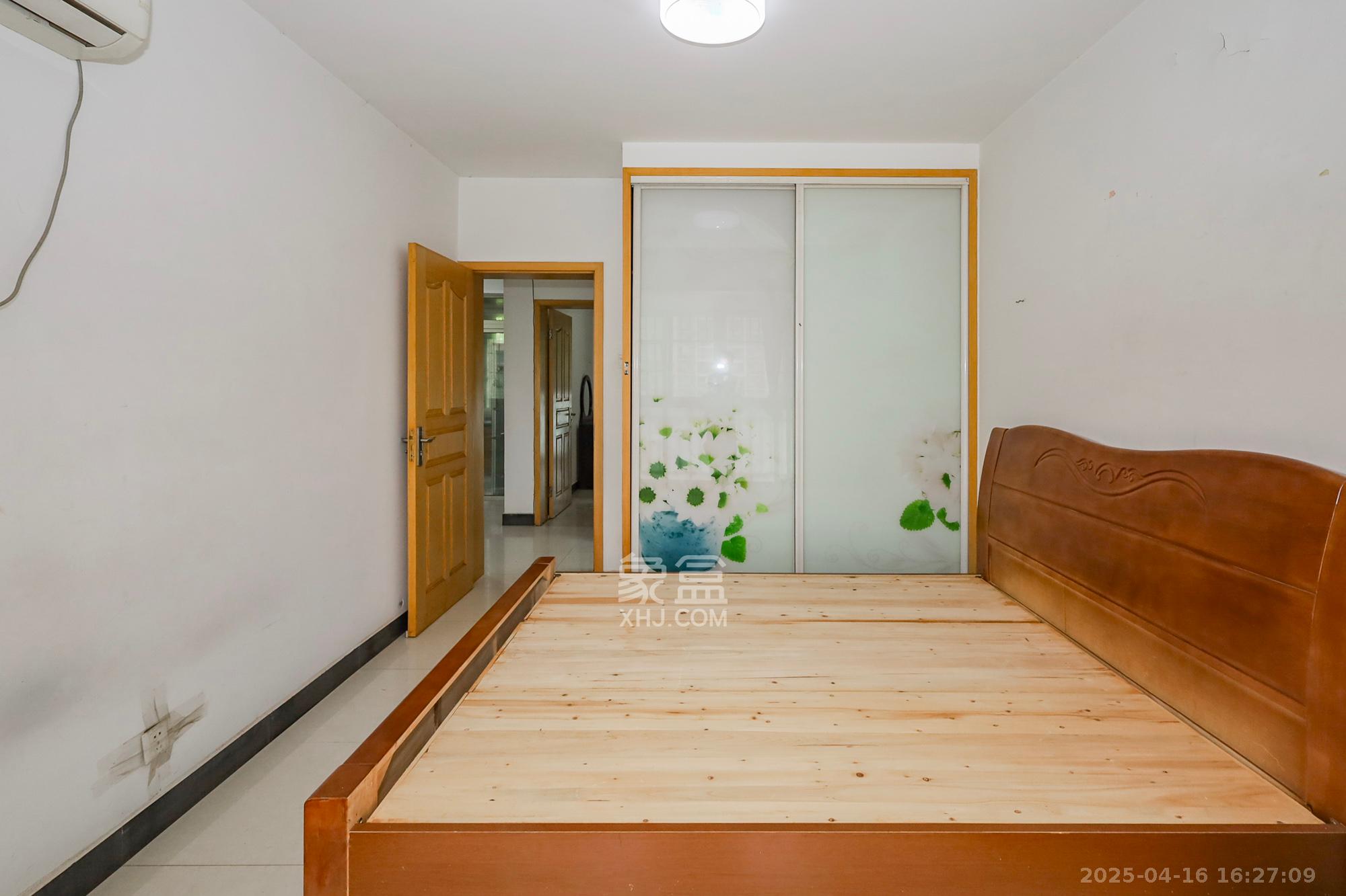 新诚小区  2室2厅1卫    36.8万 新诚小区  2室2厅1卫    36.8万卧室