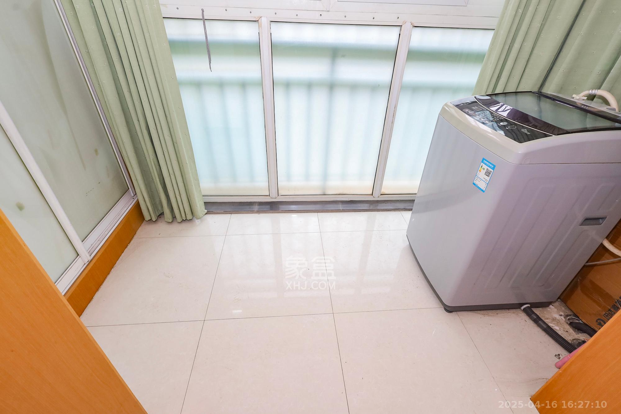 新诚小区  2室2厅1卫    36.8万 新诚小区  2室2厅1卫    36.8万阳台