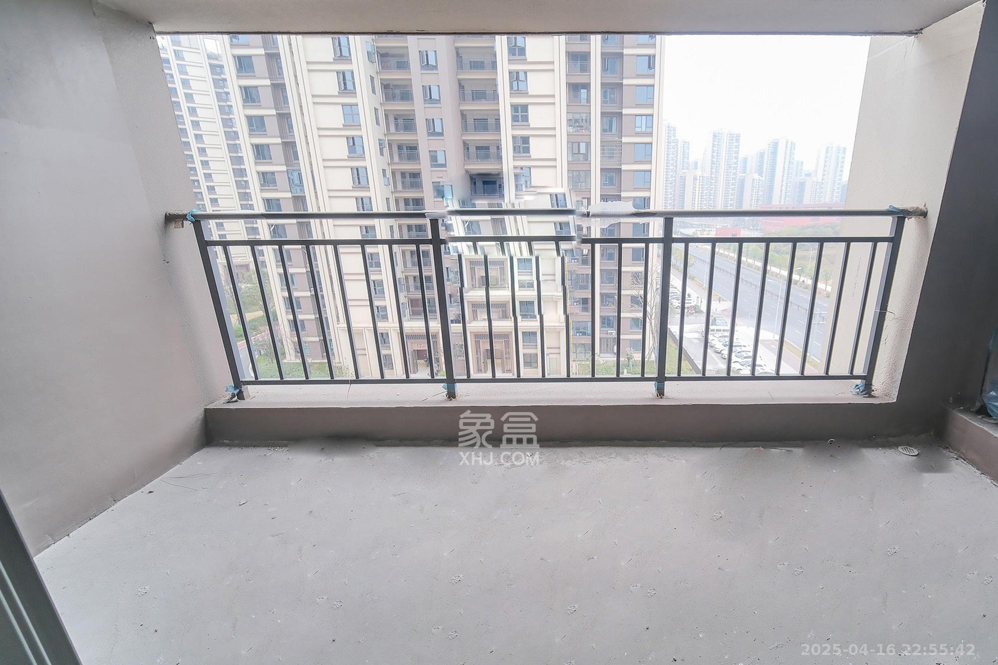 荣盛城 1室0厅0卫 95.0万 荣盛城 1室0厅0卫 95.0万阳台