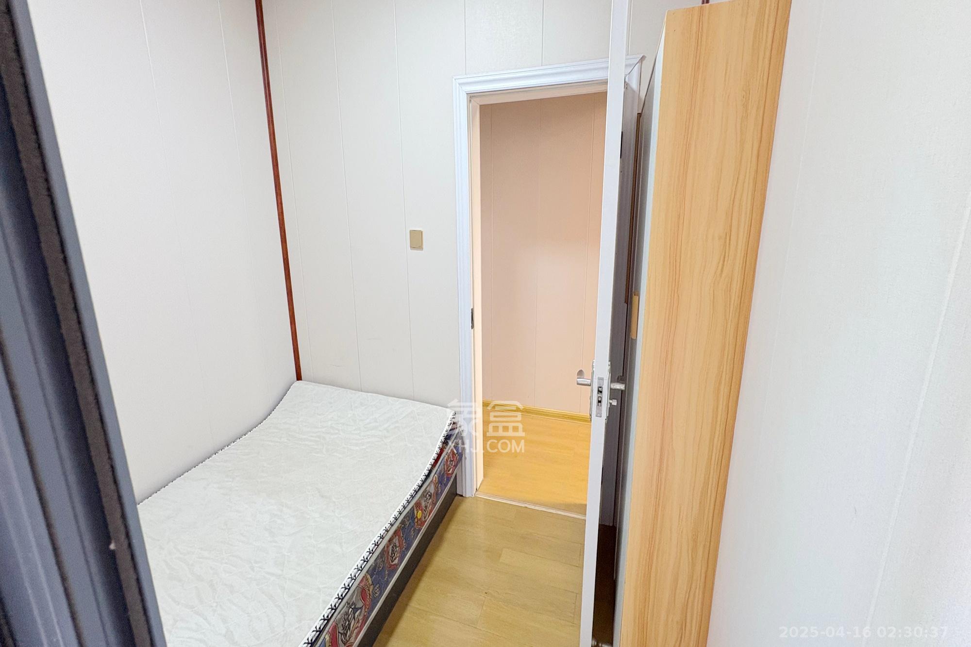 韭菜园嘉苑  2室1厅1卫   81.00万卧室