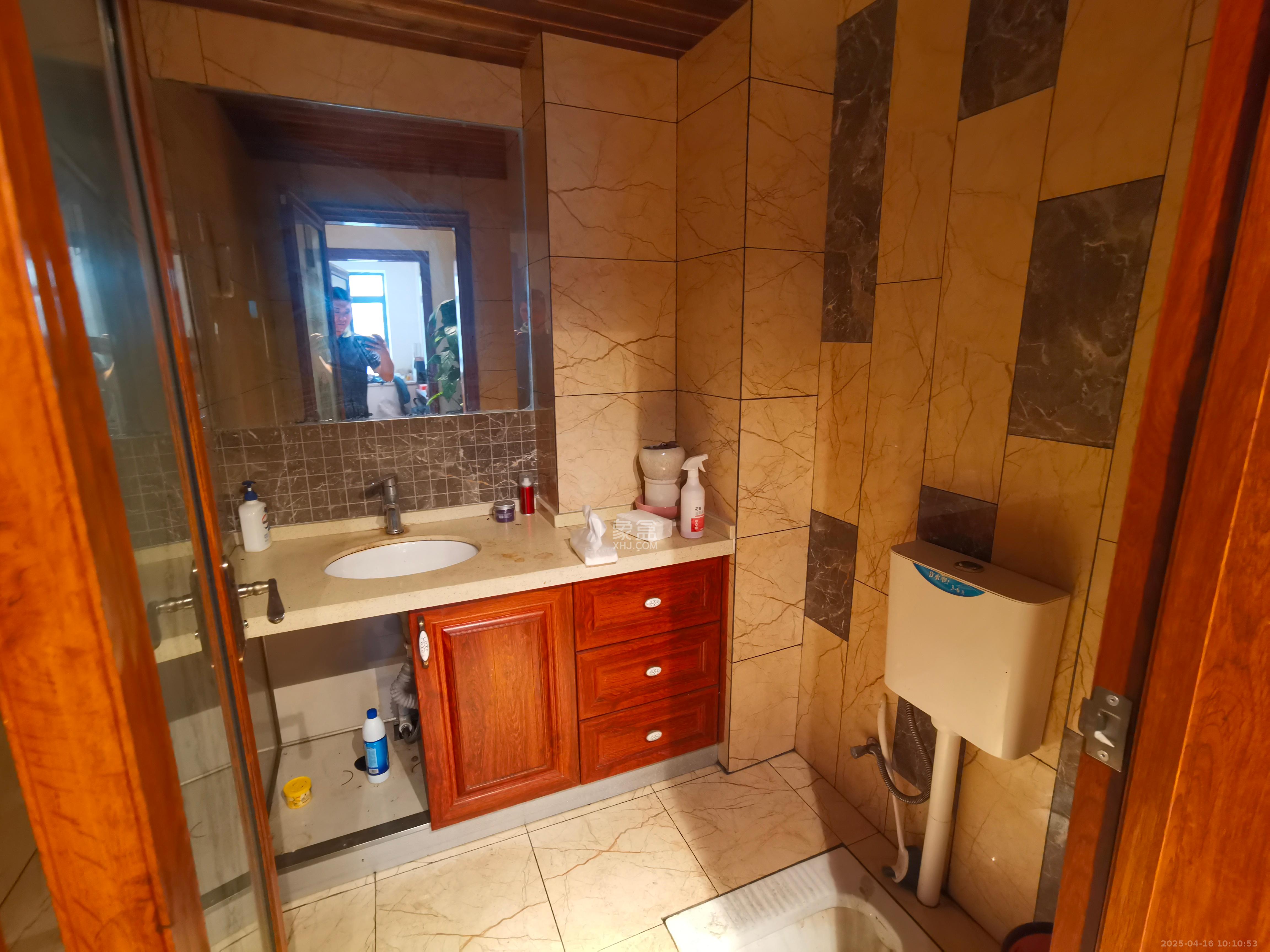 长房中庭国际(东郡华蓉广场)  3室1厅1卫    5000.0元/月 长房中庭国际(东郡华蓉广场)  3室1厅1卫    5000.0元/月室内图