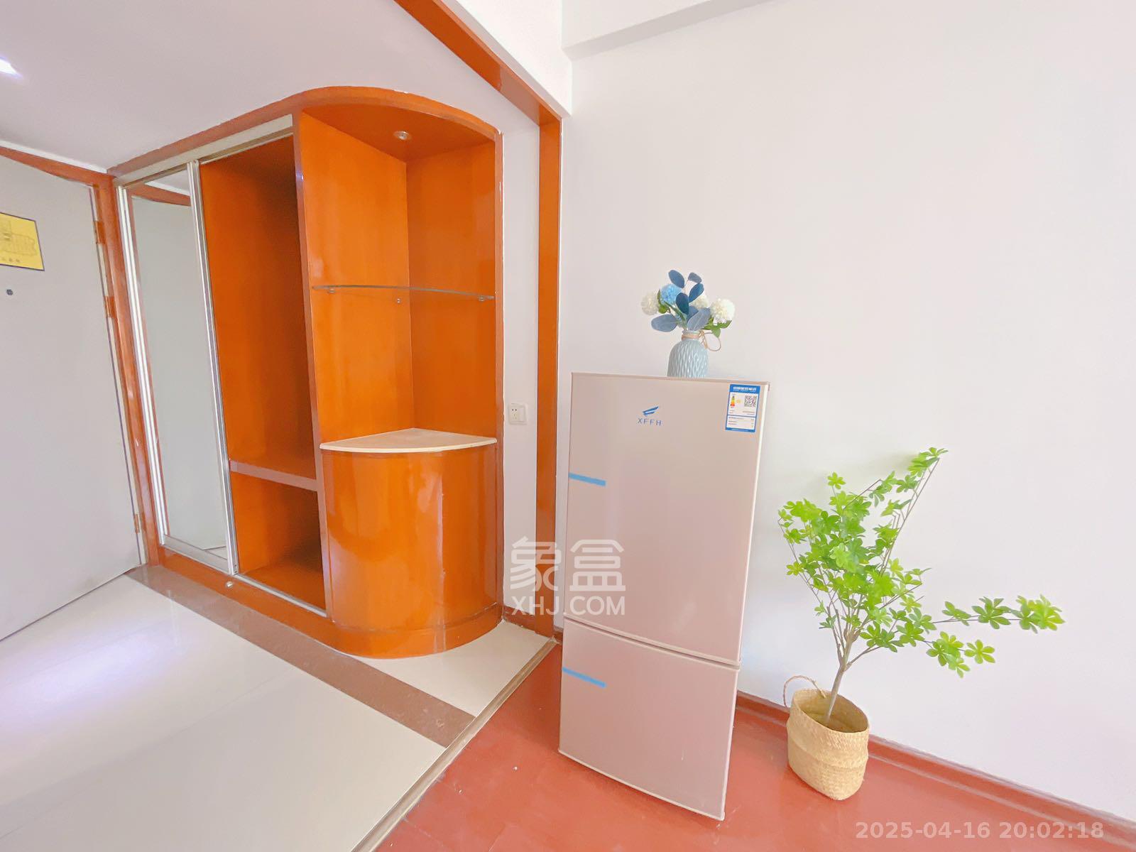 三万英尺  1室1厅1卫    1898.0元/月 三万英尺  1室1厅1卫    1898.0元/月室内图1