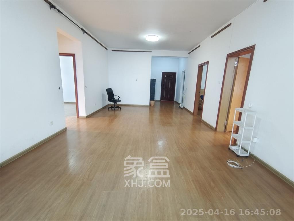 阳光100三期  4室2厅1卫   2800.00元/月室内图