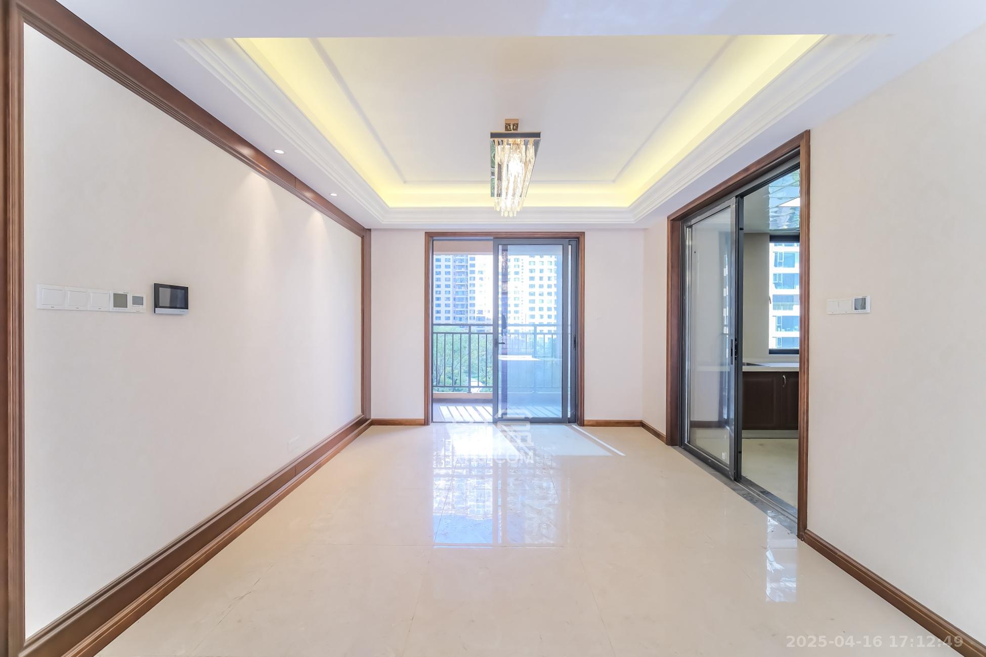 运达锦绣广场  5室2厅2卫    328.0万 运达锦绣广场  5室2厅2卫    328.0万客厅