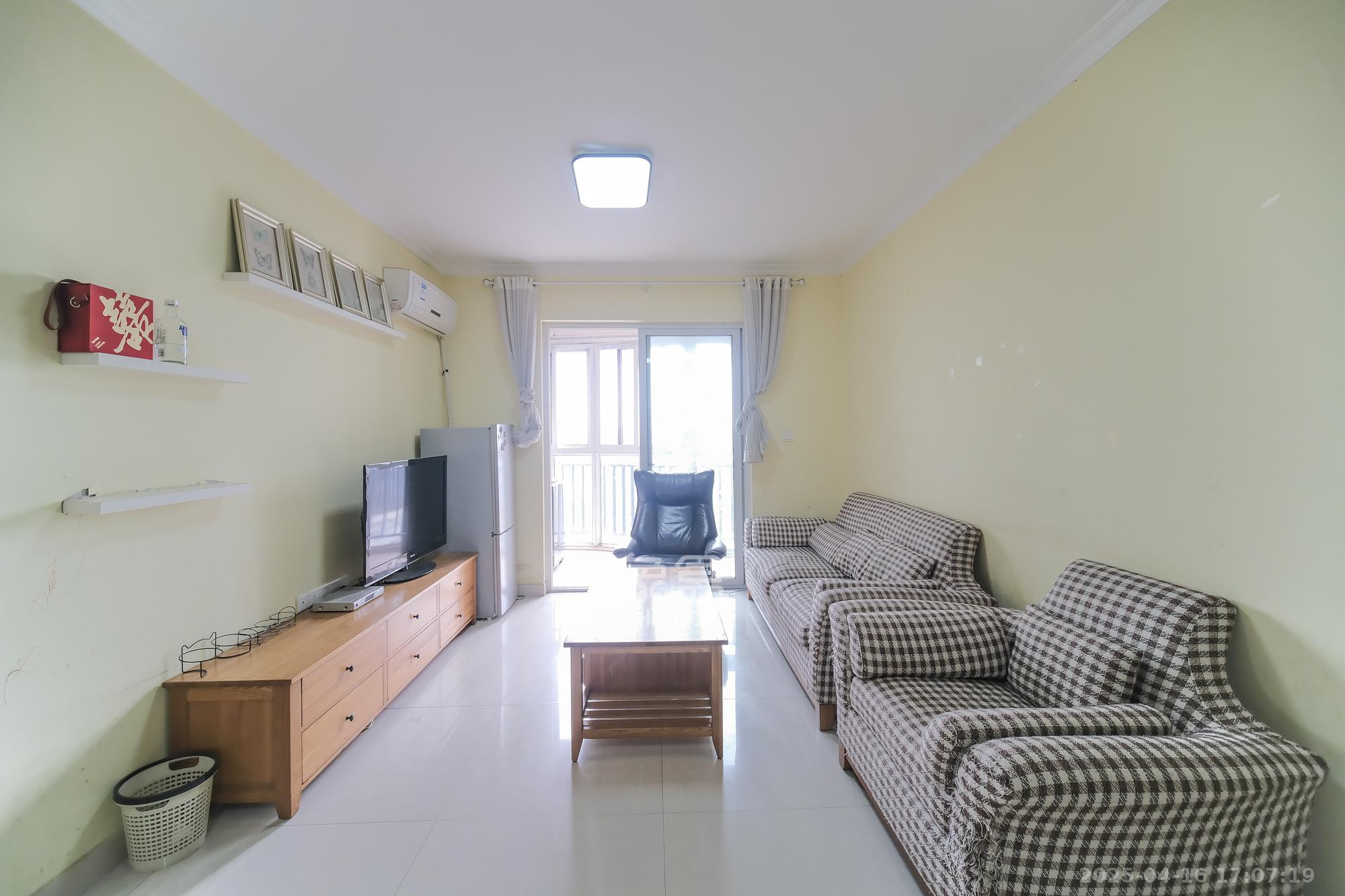 世景华庭 2室2厅1卫 45.0万 世景华庭 2室2厅1卫 45.0万客厅