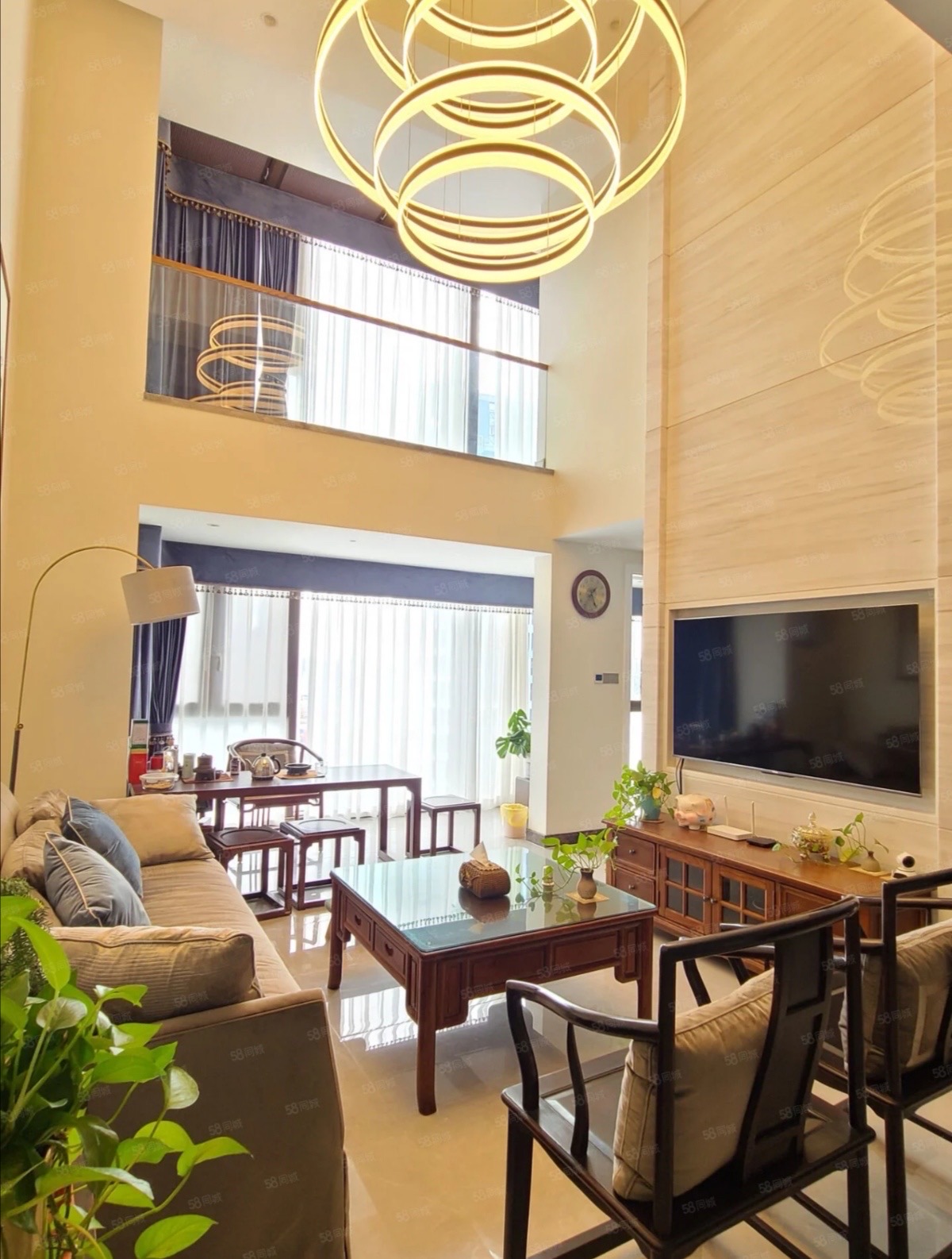 保利中央海岸一二期 4室2厅3卫 500.0万 保利中央海岸一二期 4室2厅3卫 500.0万客厅