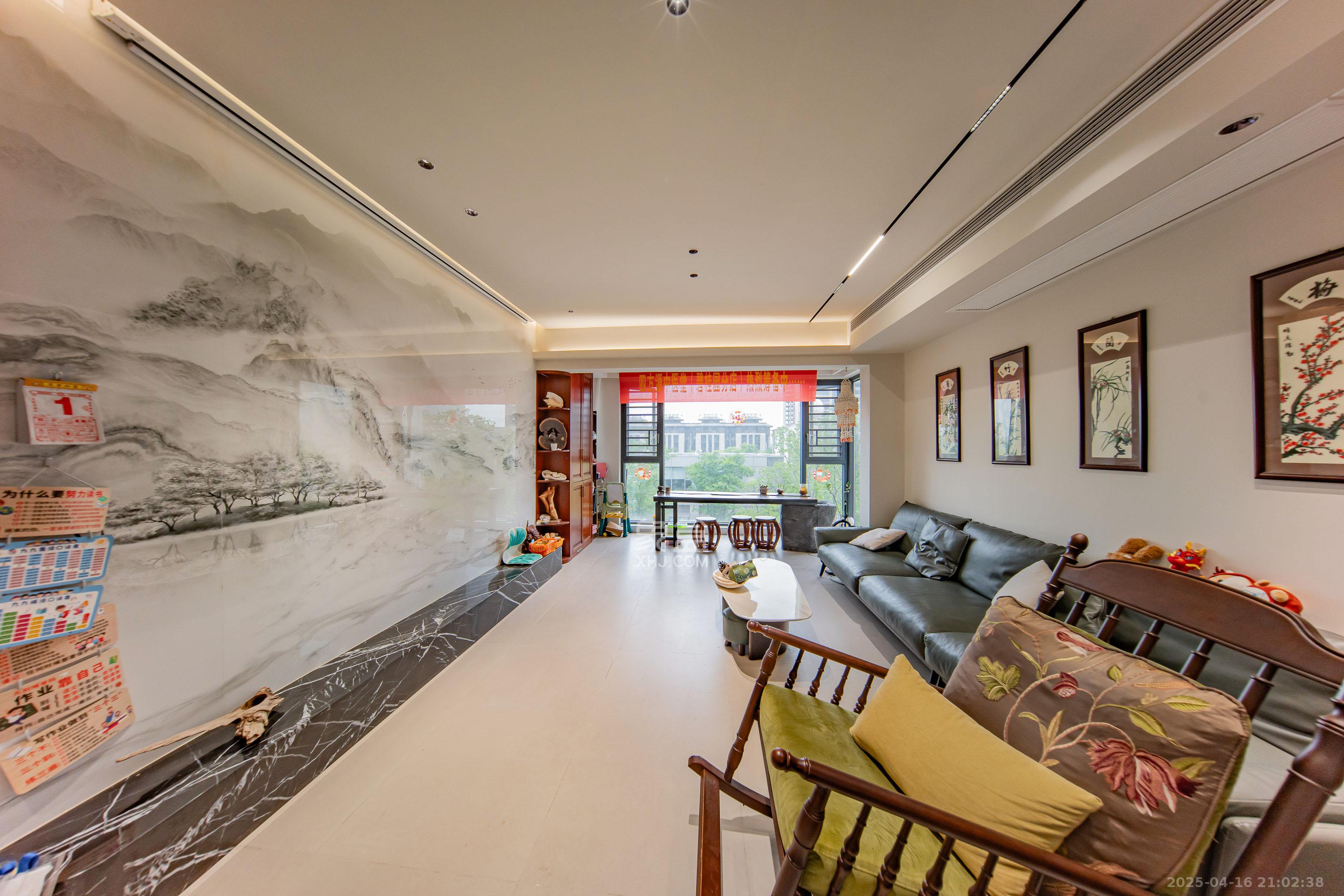 碧桂园智慧城市 4室2厅3卫 249.0万 碧桂园智慧城市 4室2厅3卫 249.0万客厅