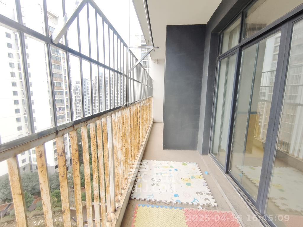 阳光100三期  4室2厅1卫   2800.00元/月室内图