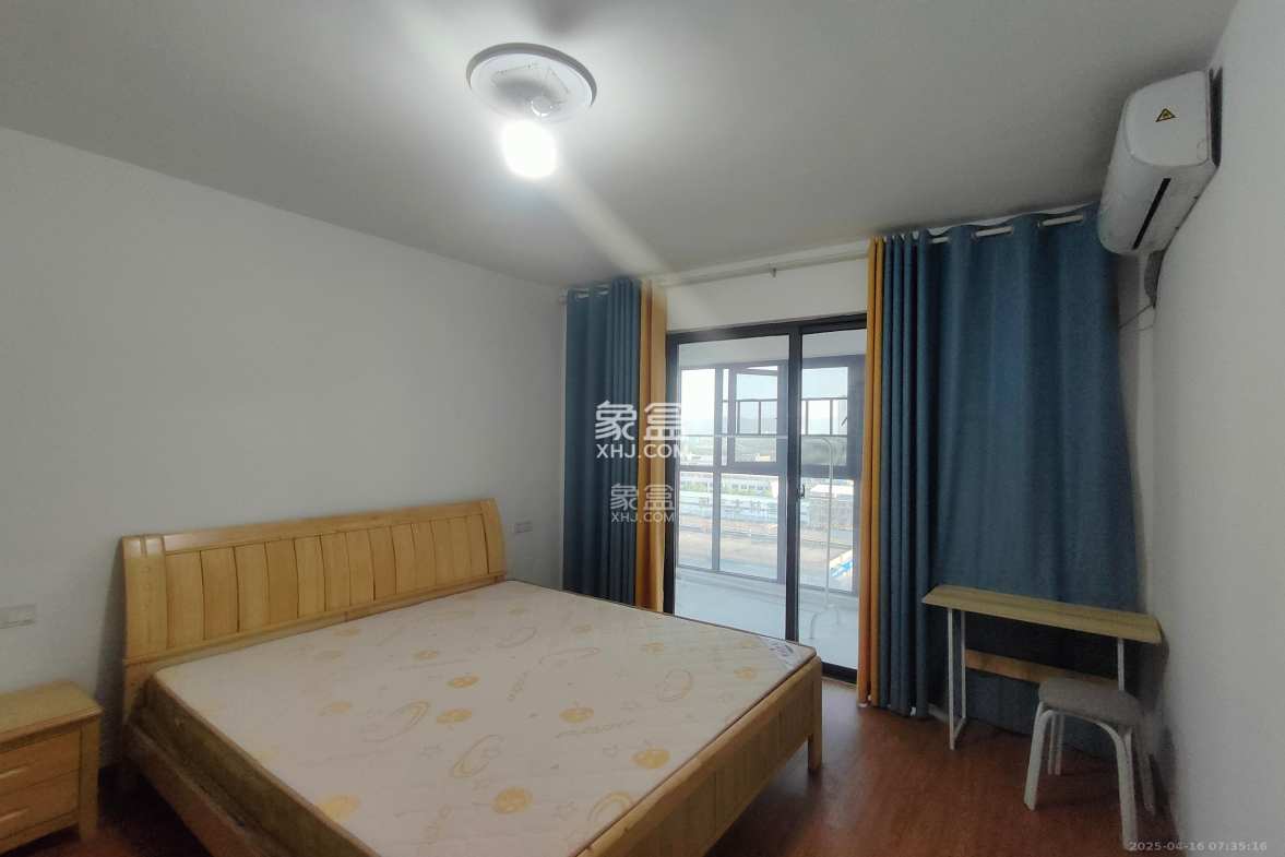 枫林雅苑(雷锋机电市场二期) 4室2厅2卫 2400.0元/月 枫林雅苑(雷锋机电市场二期) 4室2厅2卫 2400.0元/月室内图