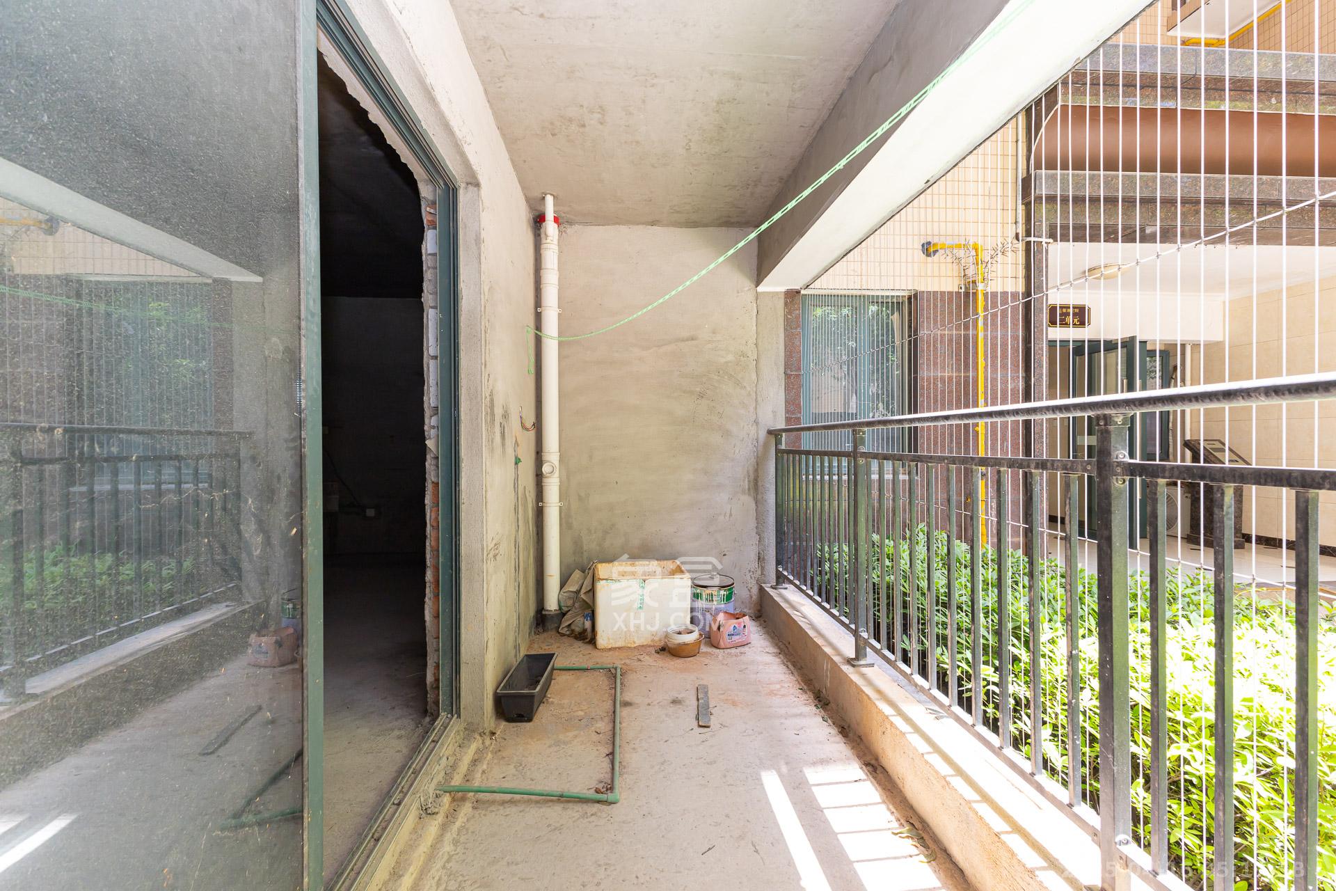 金湘苑(星澜之悦) 4室2厅2卫 62.0万 金湘苑(星澜之悦) 4室2厅2卫 62.0万阳台