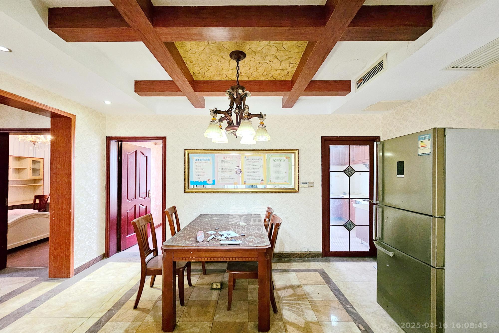 三江花中城 3室2厅2卫 125.0万 三江花中城 3室2厅2卫 125.0万客厅