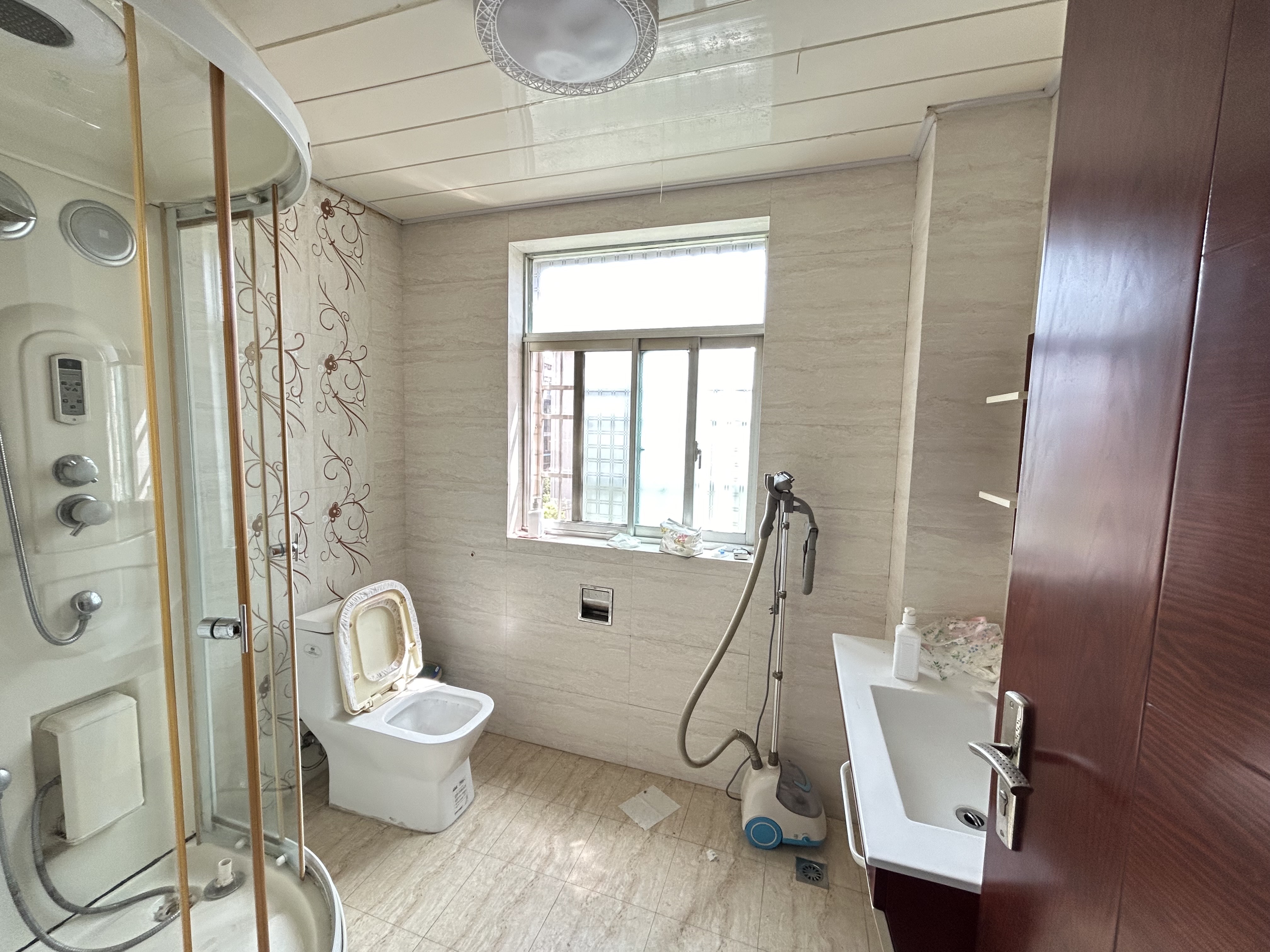 市委四号院 4室2厅2卫 1800.00元/月 市委四号院 4室2厅2卫 1800.00元/月室内图