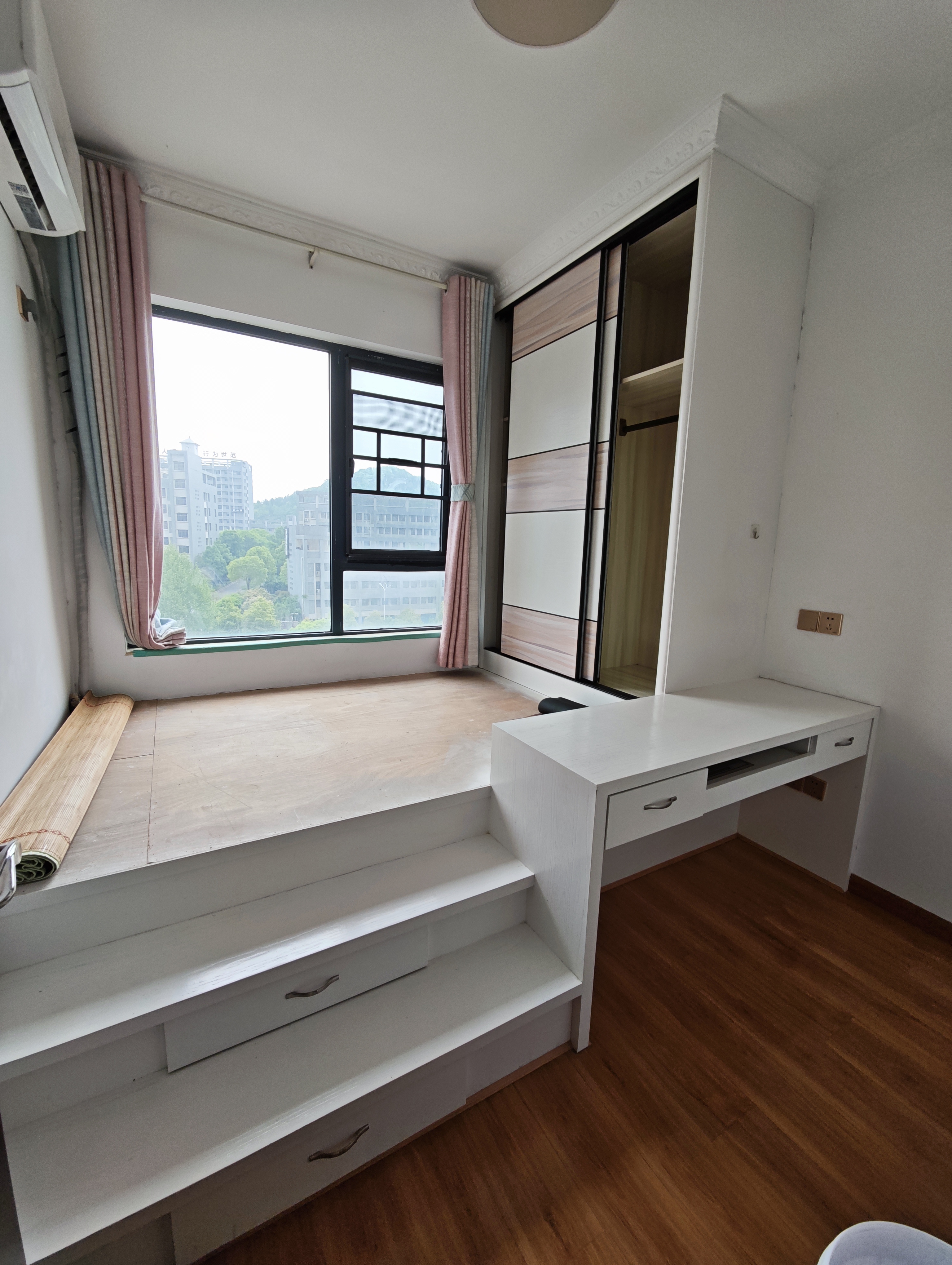 百弘学府城 3室2厅2卫 2000.0元/月 百弘学府城 3室2厅2卫 2000.0元/月室内图