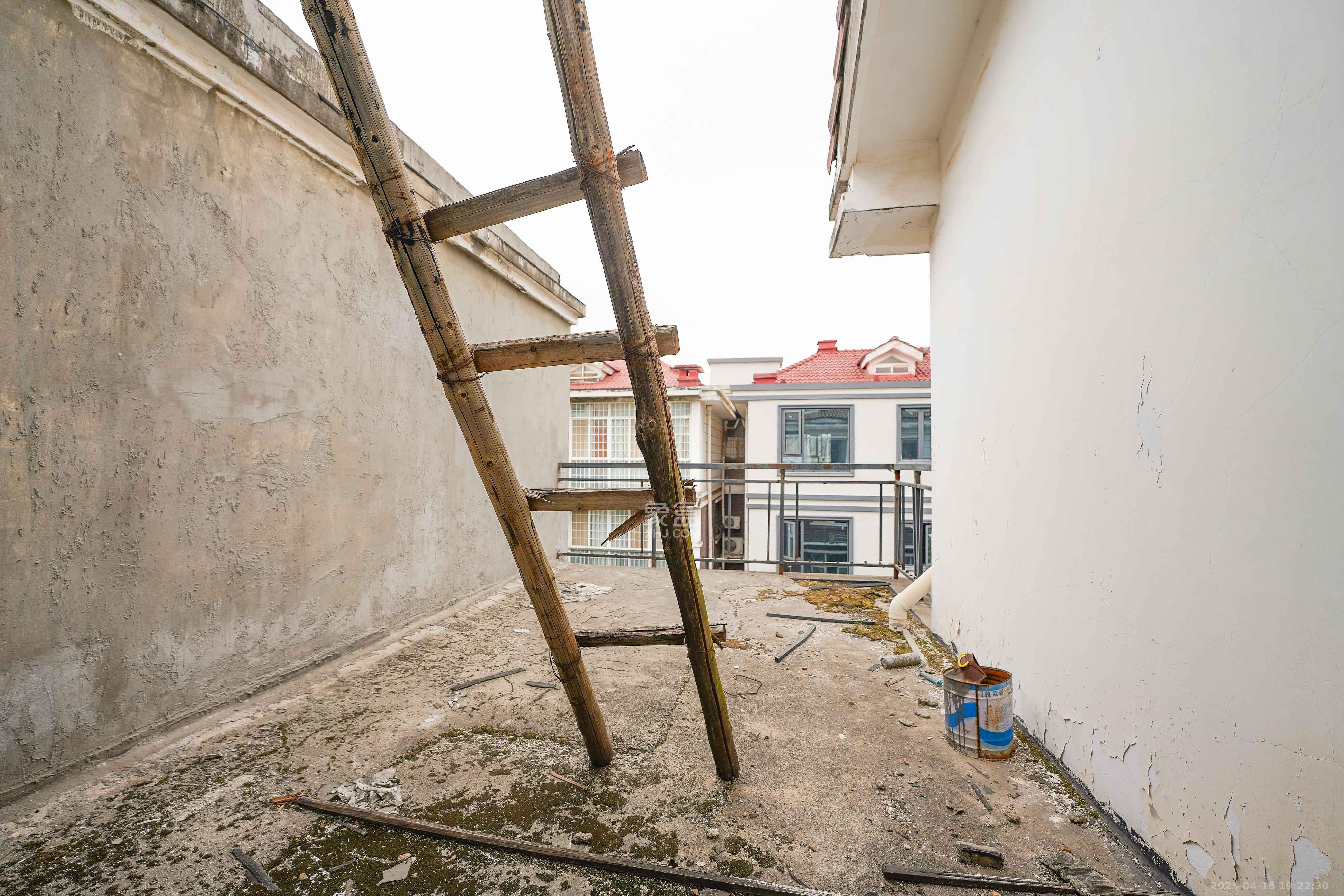 气象佳园  5室2厅3卫    182.8万 气象佳园  5室2厅3卫    182.8万阳台