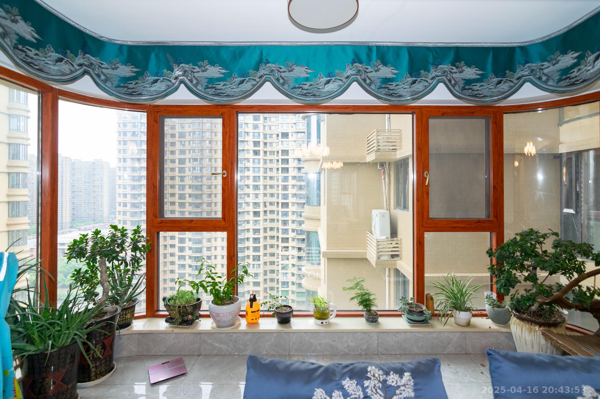 三润城（三润星城）  4室2厅2卫    125.0万阳台