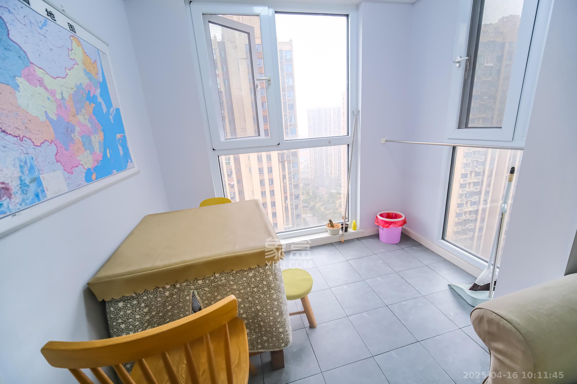 荣盛花语城 3室2厅1卫 70.0万 荣盛花语城 3室2厅1卫 70.0万阳台