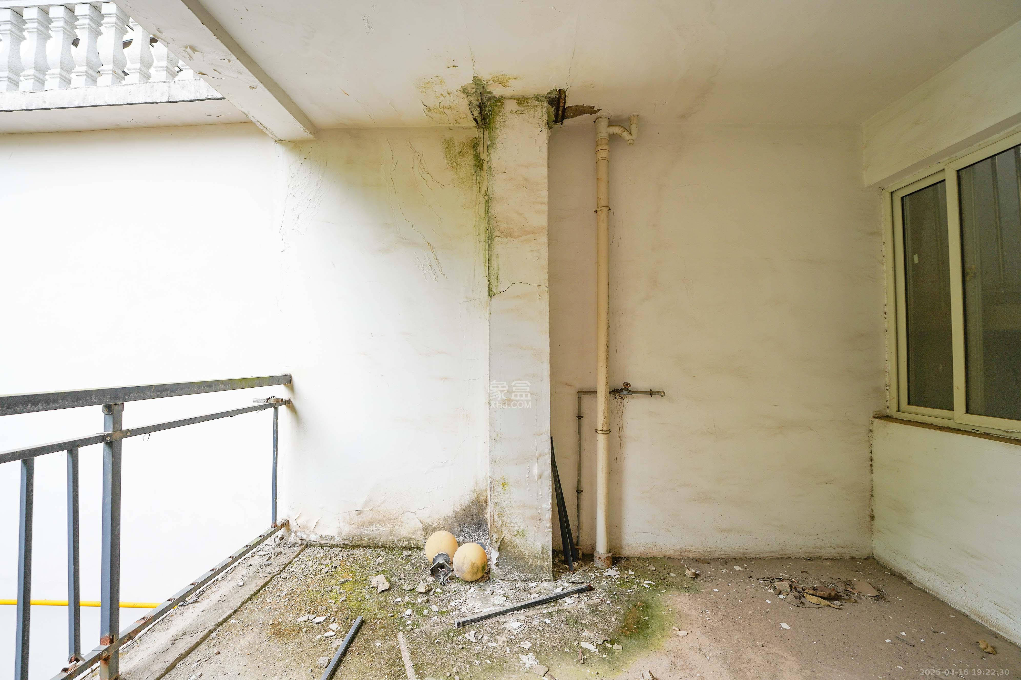 气象佳园  5室2厅3卫    182.8万 气象佳园  5室2厅3卫    182.8万阳台