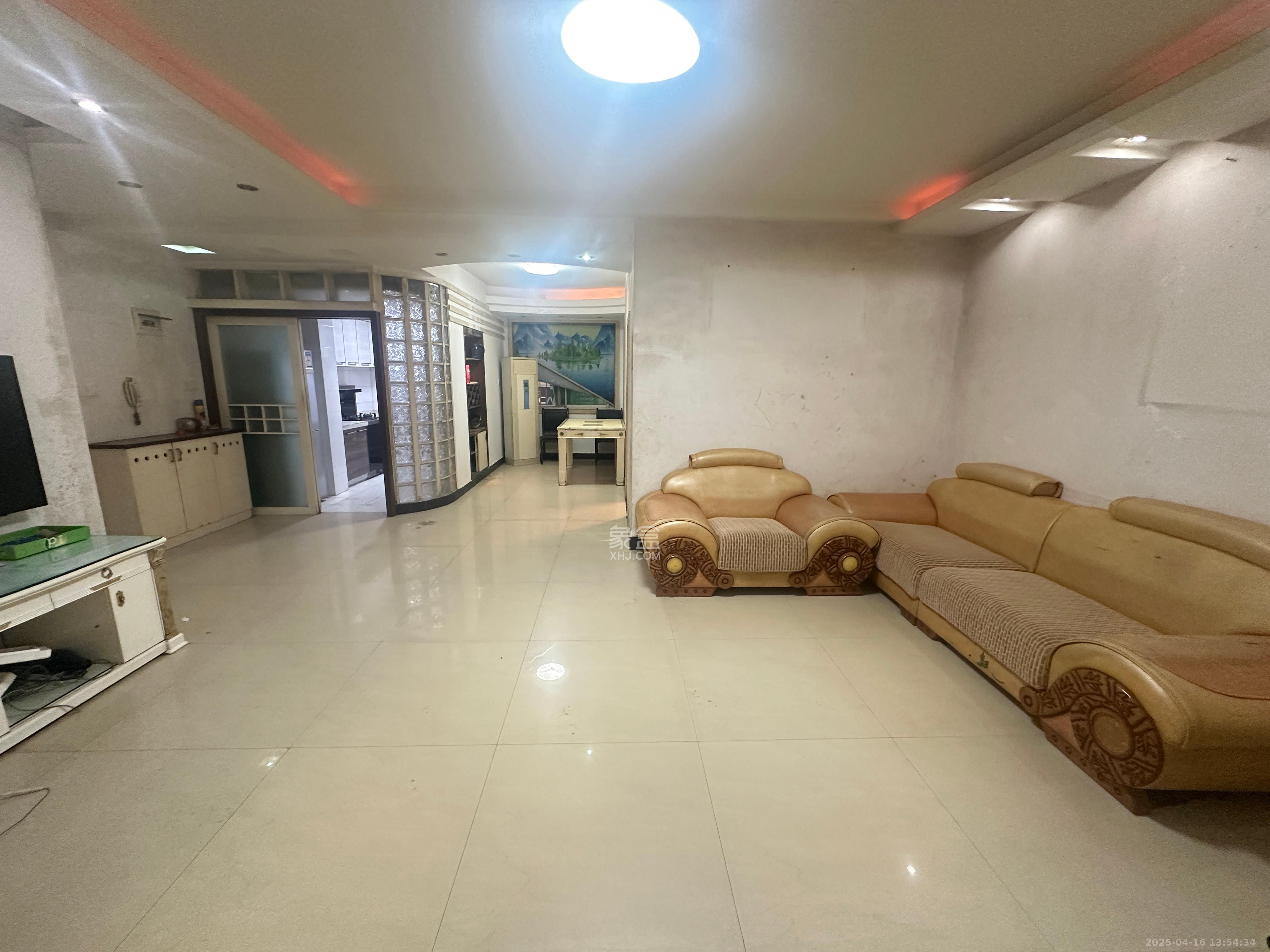 中南汽车世界  3室2厅1卫   1100.00元/月室内图