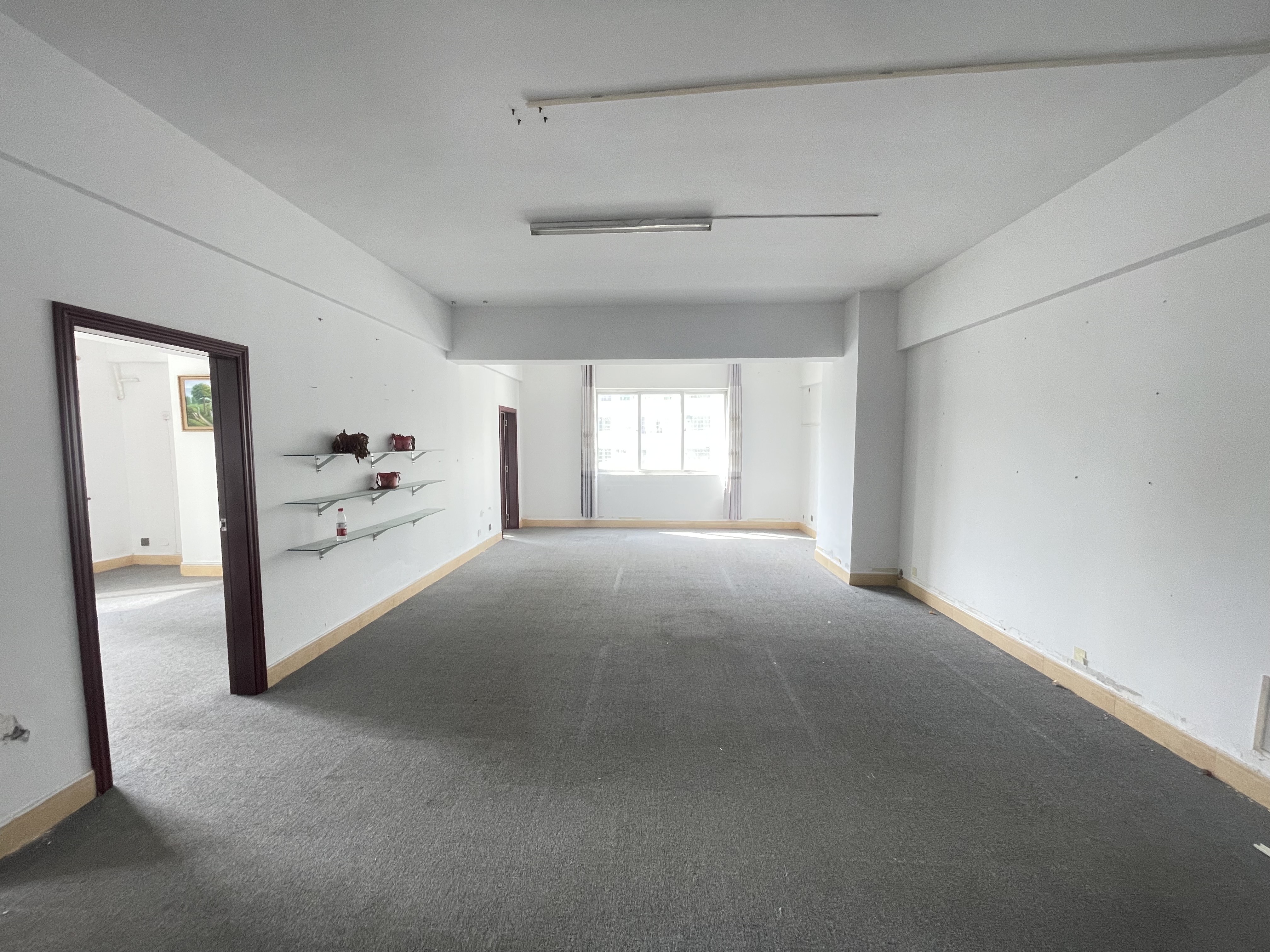 港澳发展大厦  3室1厅1卫   4000.00元/月室内图