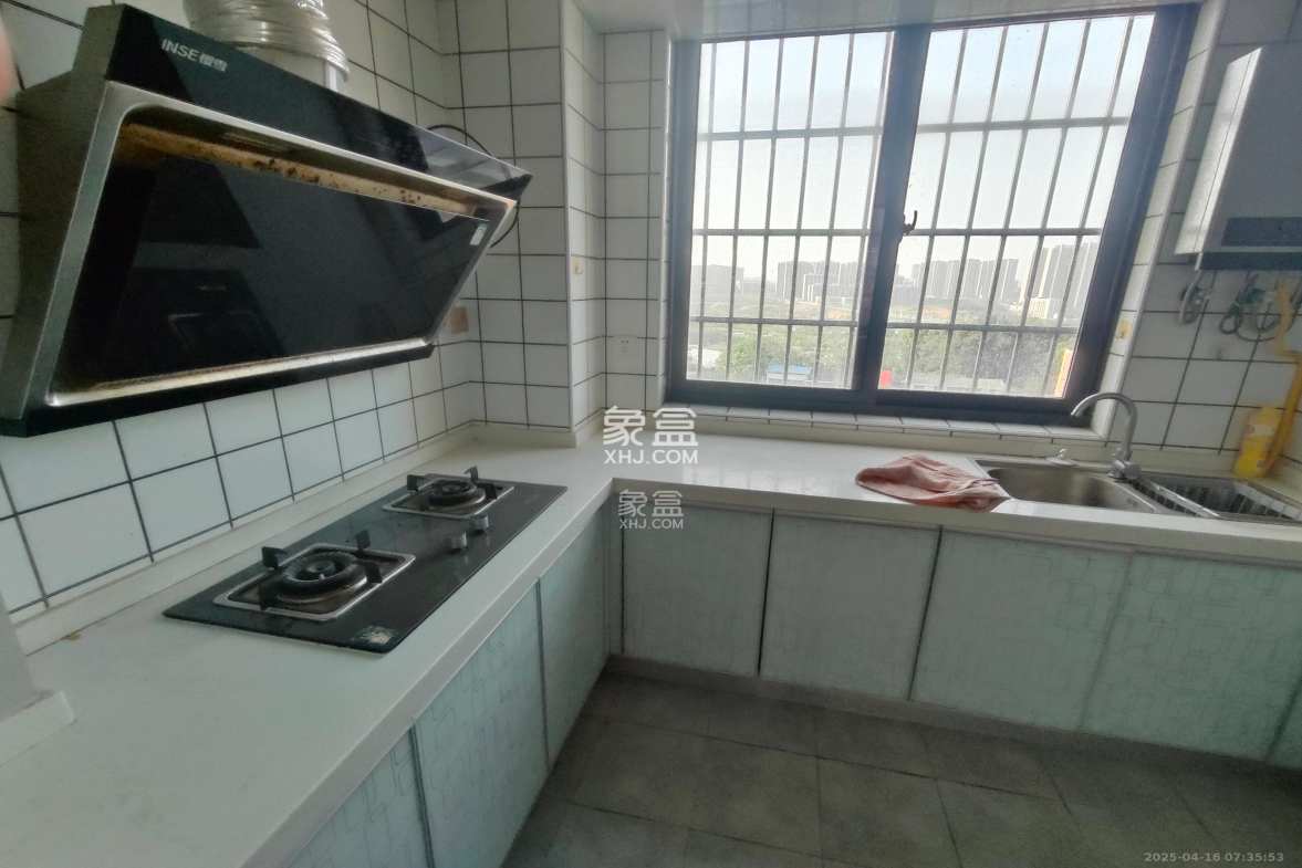 枫林雅苑(雷锋机电市场二期) 4室2厅2卫 2400.0元/月 枫林雅苑(雷锋机电市场二期) 4室2厅2卫 2400.0元/月室内图