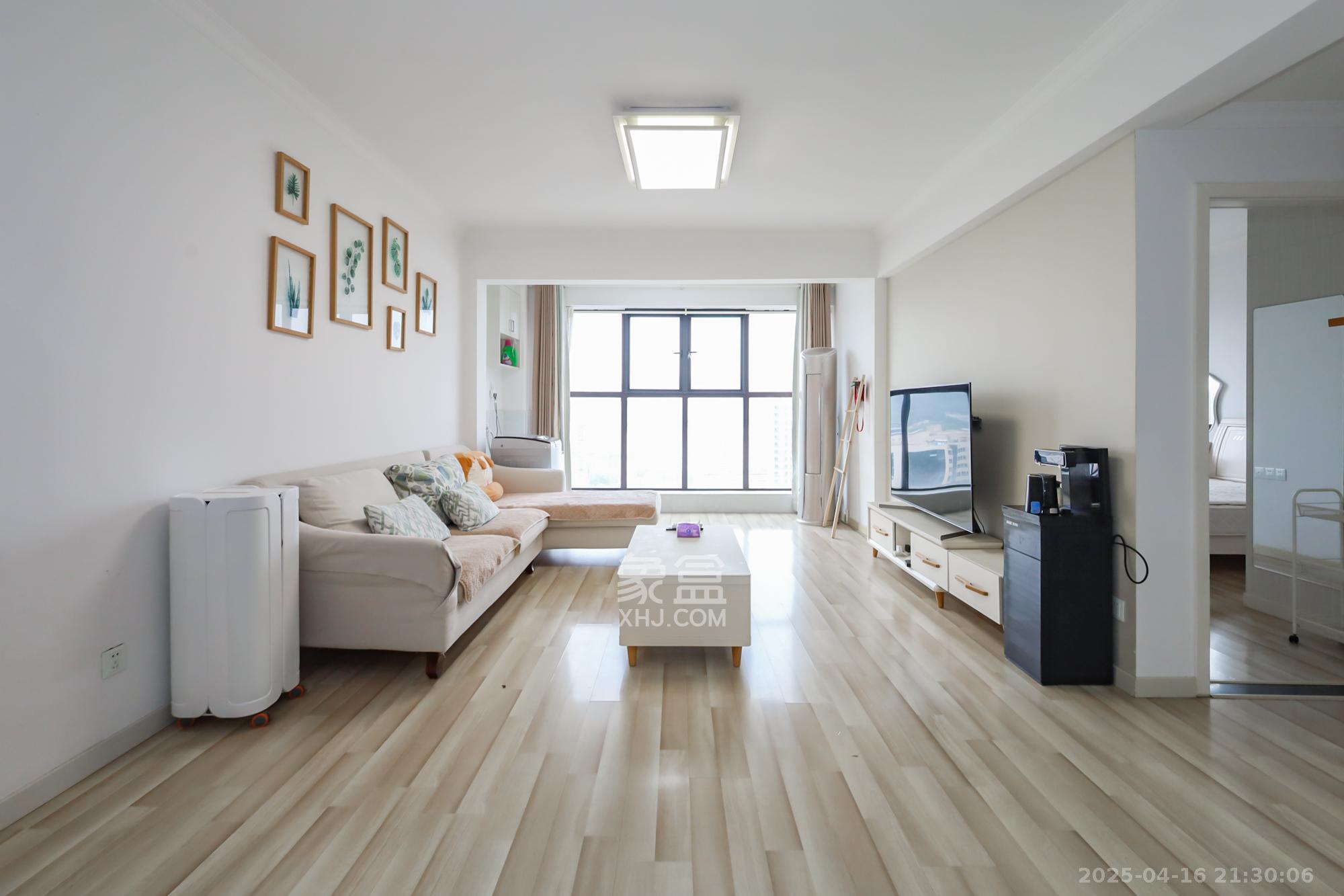 湘腾城市广场 2室2厅1卫 88.8万 湘腾城市广场 2室2厅1卫 88.8万客厅