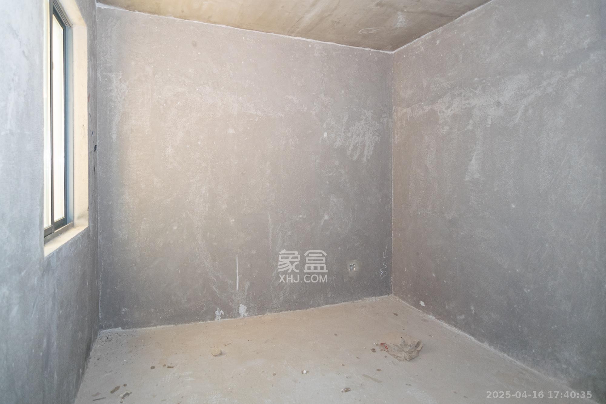 山水蓝天  3室2厅2卫   48.00万卧室