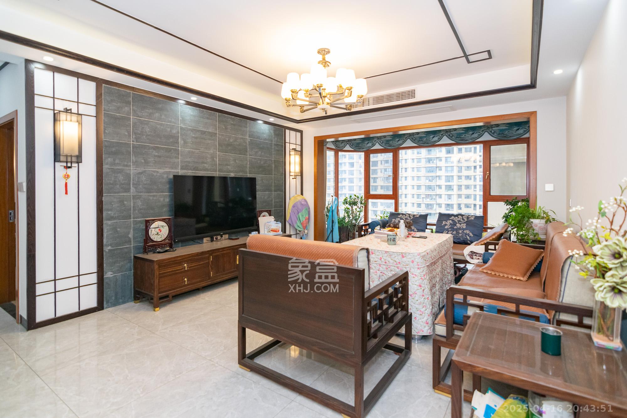 三润城（三润星城）  4室2厅2卫    125.0万客厅