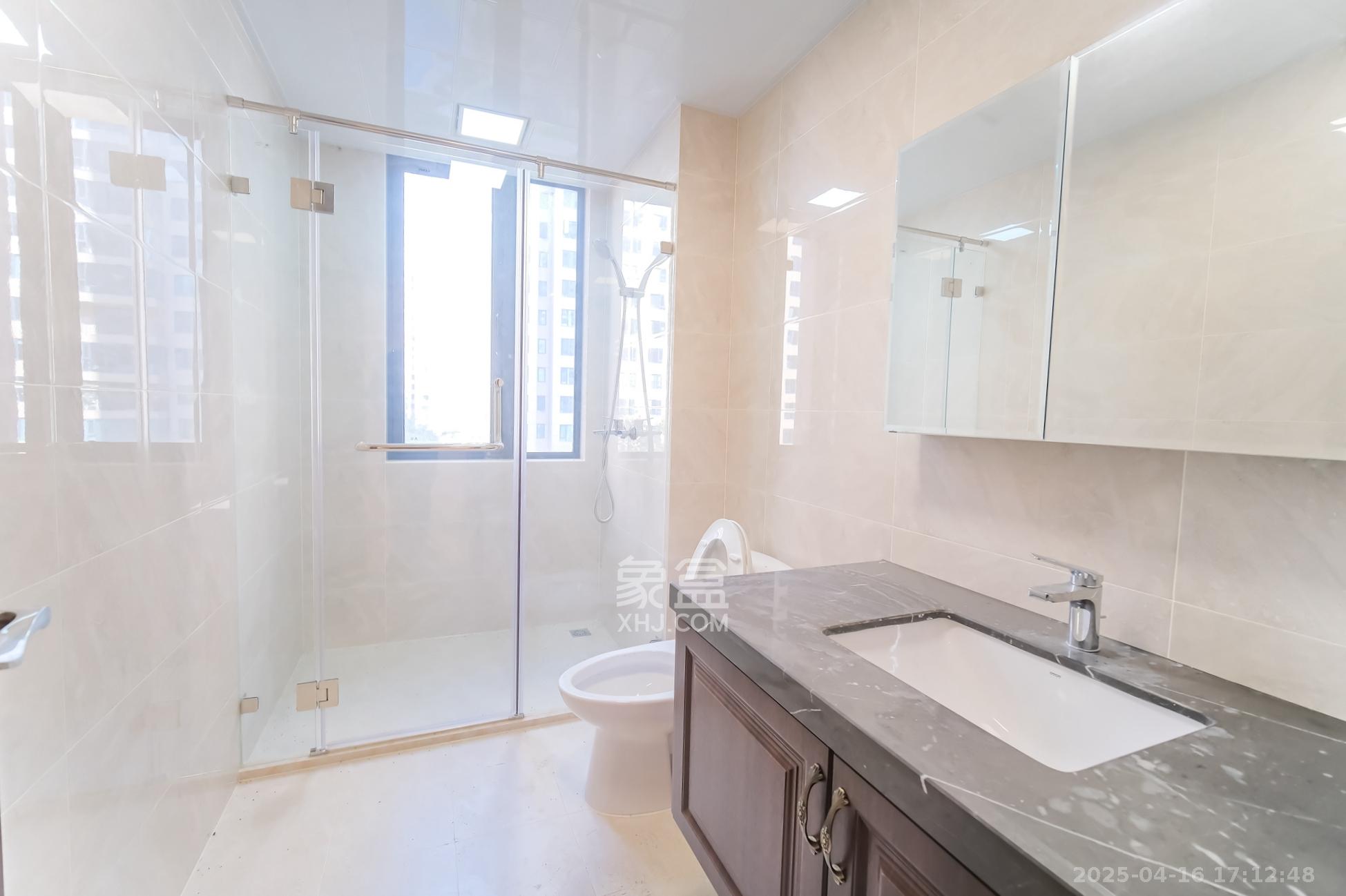 运达锦绣广场  5室2厅2卫    328.0万 运达锦绣广场  5室2厅2卫    328.0万卫生间