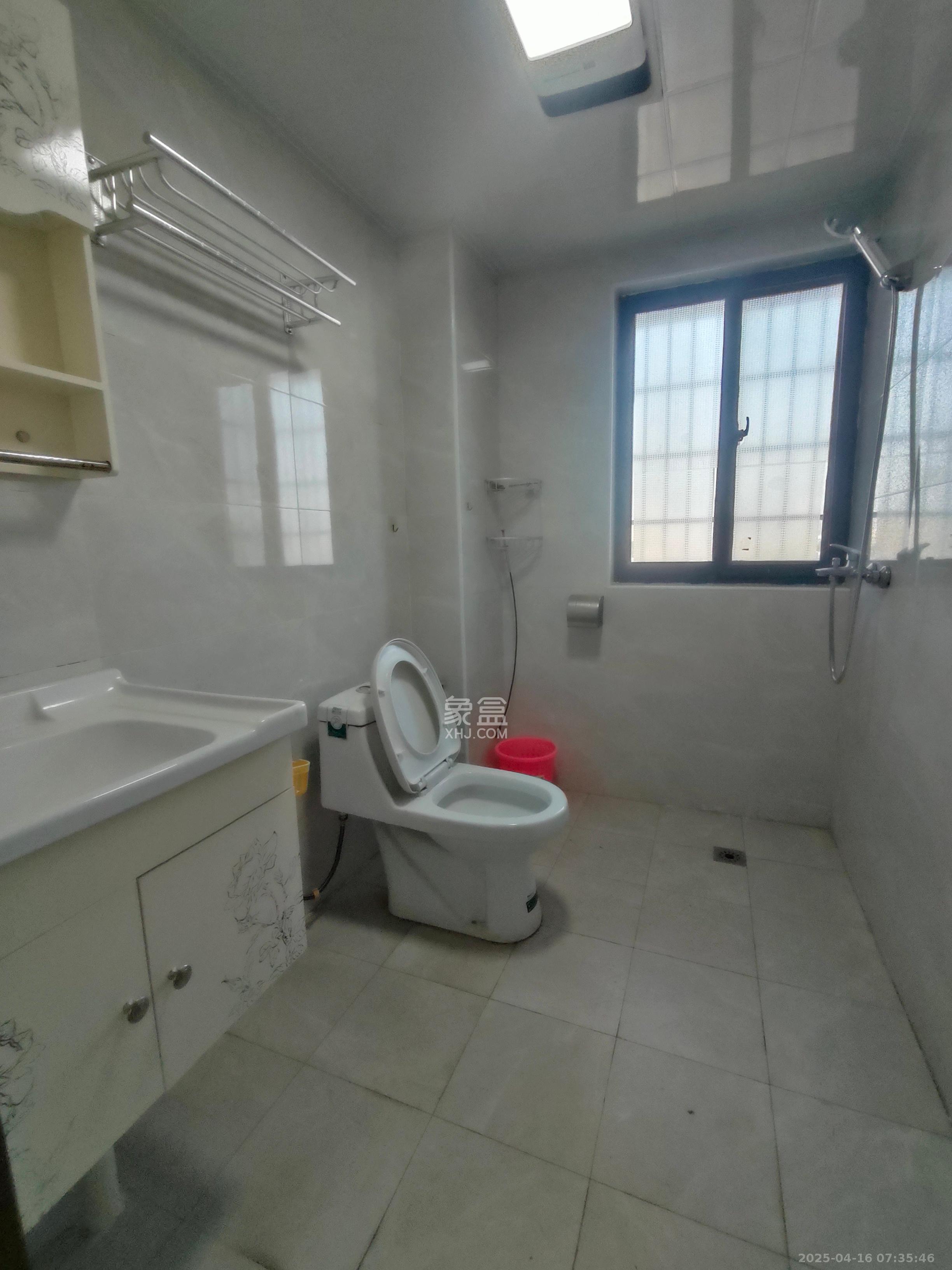 枫林雅苑(雷锋机电市场二期) 4室2厅2卫 2400.0元/月 枫林雅苑(雷锋机电市场二期) 4室2厅2卫 2400.0元/月室内图