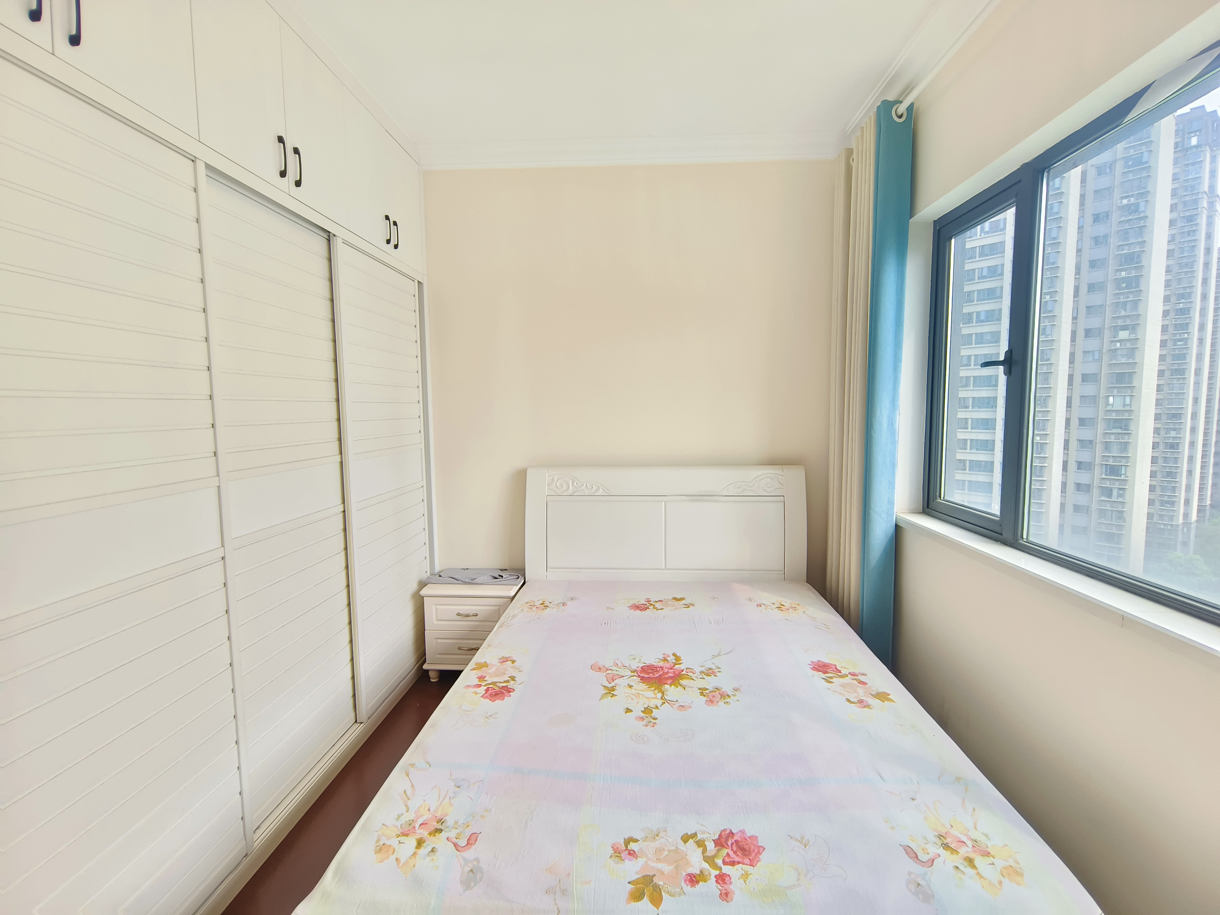 恒大华府 3室2厅2卫 2400.0元/月 恒大华府 3室2厅2卫 2400.0元/月室内图