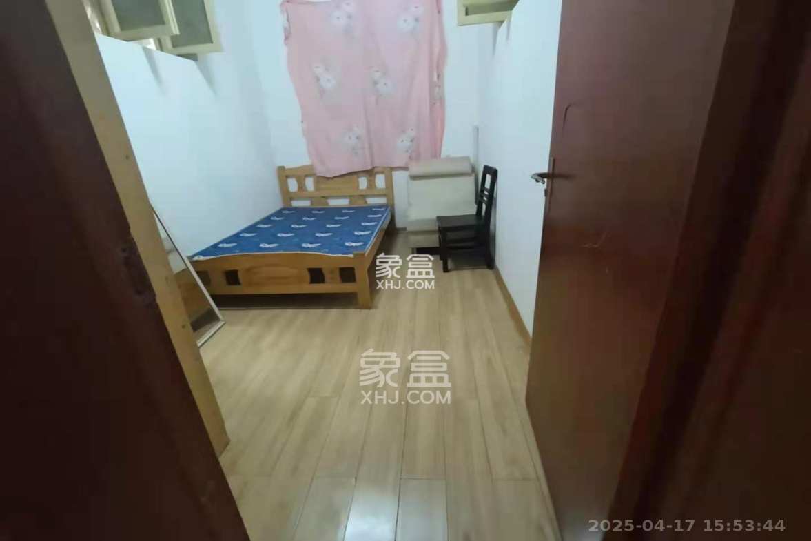 三兴公寓(三兴小区) 3室2厅1卫 3000.0元/月 三兴公寓(三兴小区) 3室2厅1卫 3000.0元/月室内图