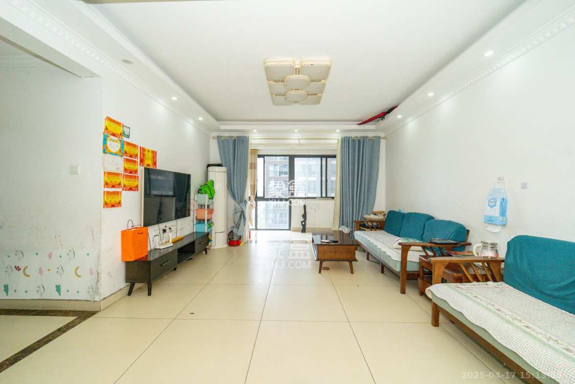 尚都花园城  3室2厅1卫    68.0万 尚都花园城  3室2厅1卫    68.0万客厅