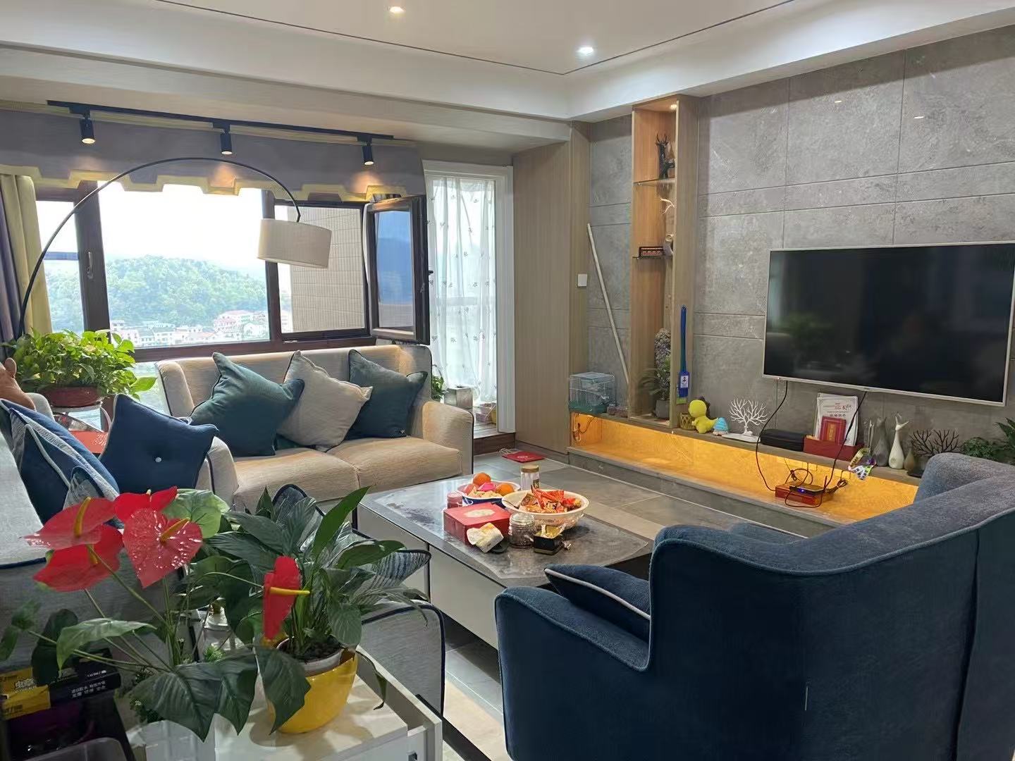 怡河园 4室2厅2卫 150.0万 怡河园 4室2厅2卫 150.0万客厅