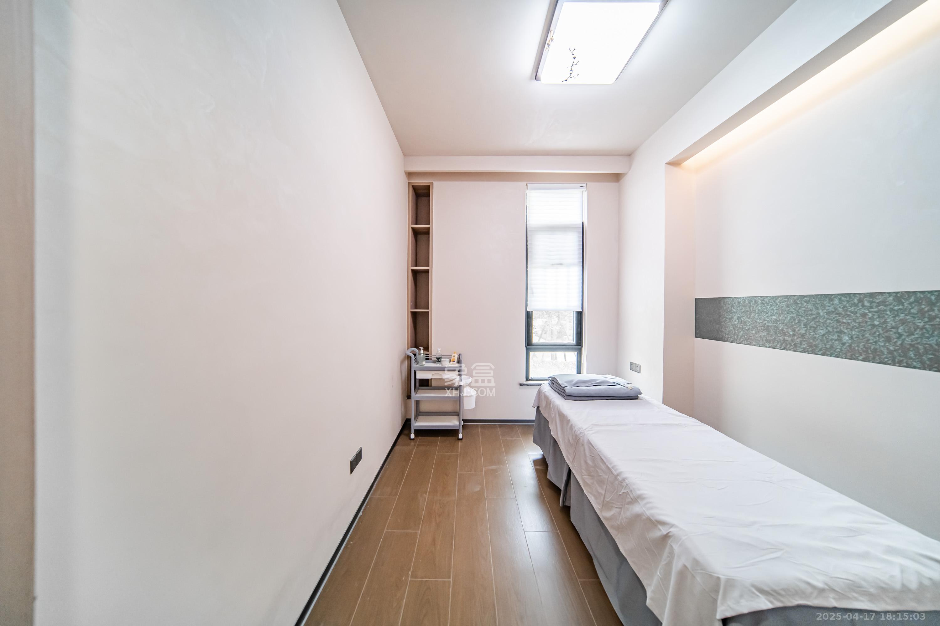 梦想麓隐桐溪 5室2厅3卫 360.0万 梦想麓隐桐溪 5室2厅3卫 360.0万卧室