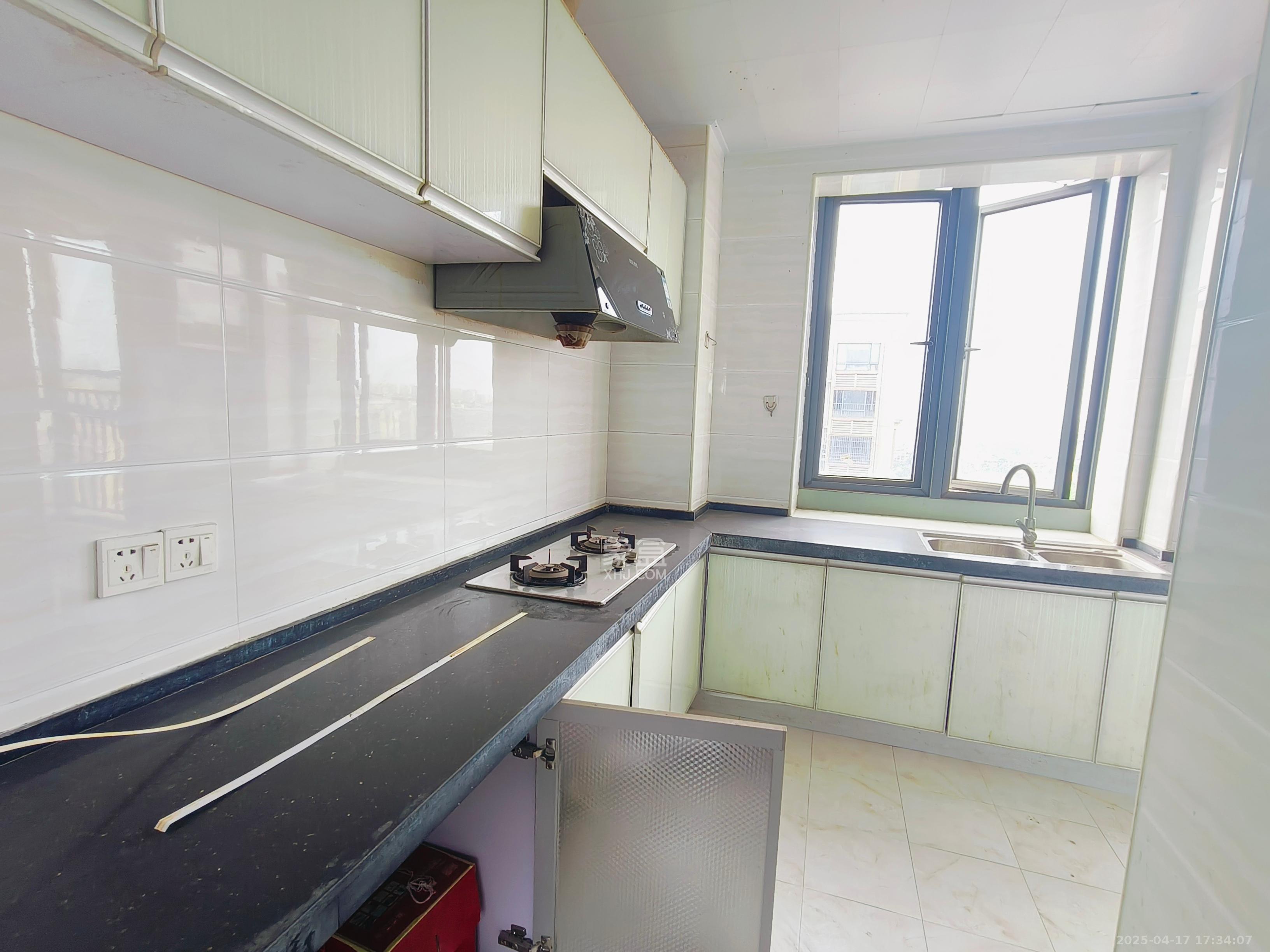 和美星城 3室2厅2卫 1600.0元/月 和美星城 3室2厅2卫 1600.0元/月室内图