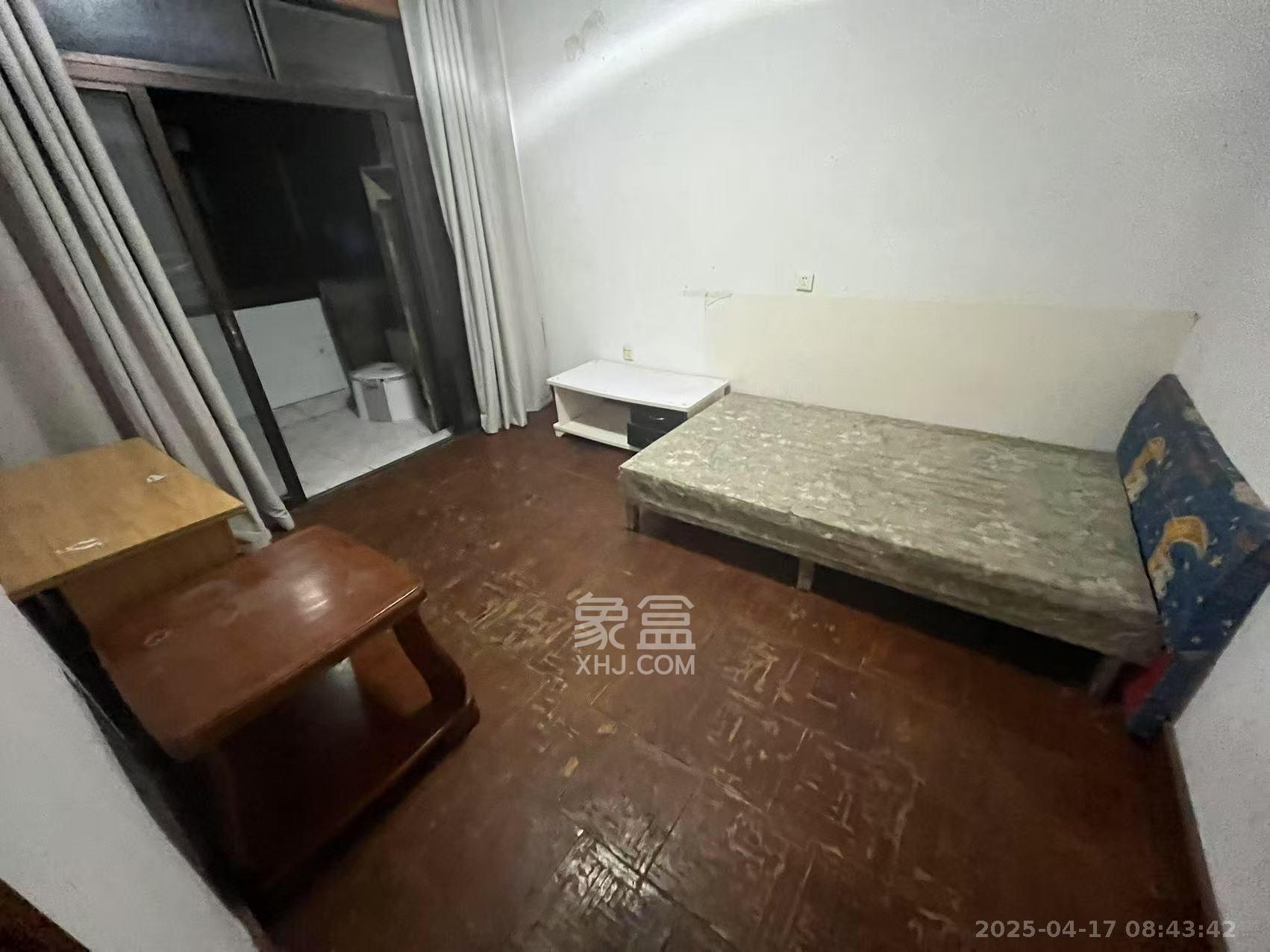 双银花园  3室2厅1卫    1400.0元/月室内图