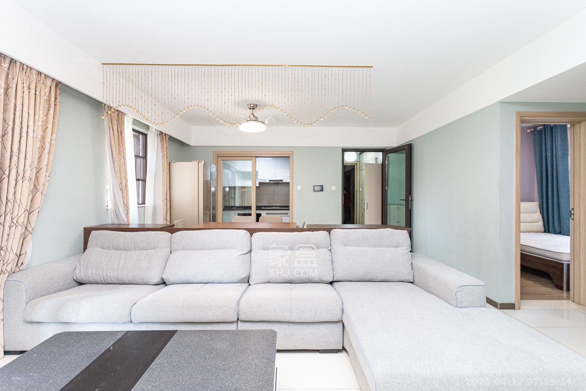 时代倾城五期 4室2厅2卫 99.0万 时代倾城五期 4室2厅2卫 99.0万客厅